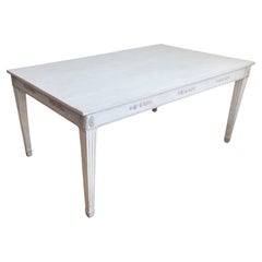 Tavolo da pranzo svedese del 1900 in stile gustaviano con grembiule intagliato e gambe scanalate