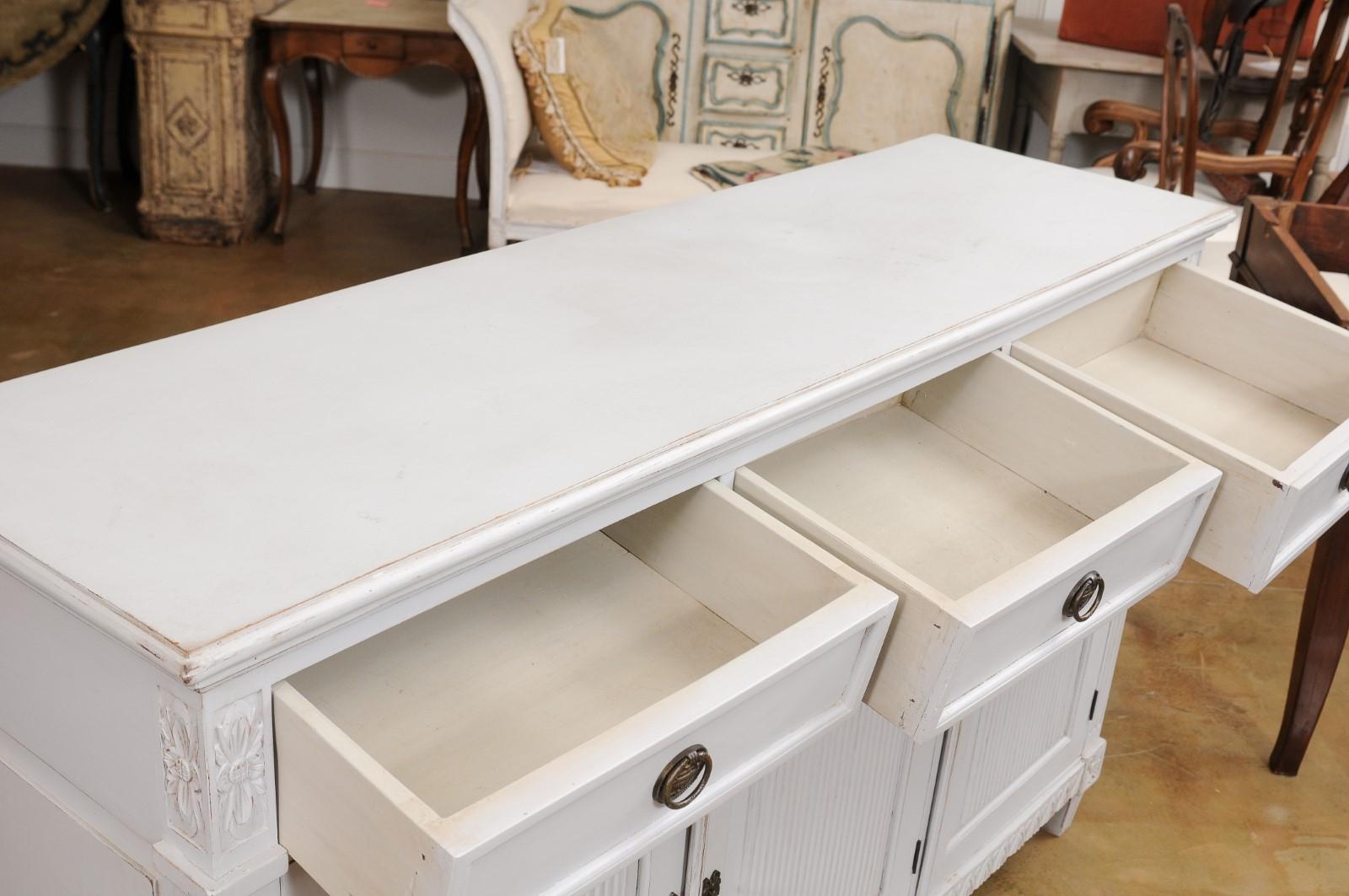 Swedish 1900s Gustavian Style Painted Sideboard with Three Drawers over Doors For Sale 5