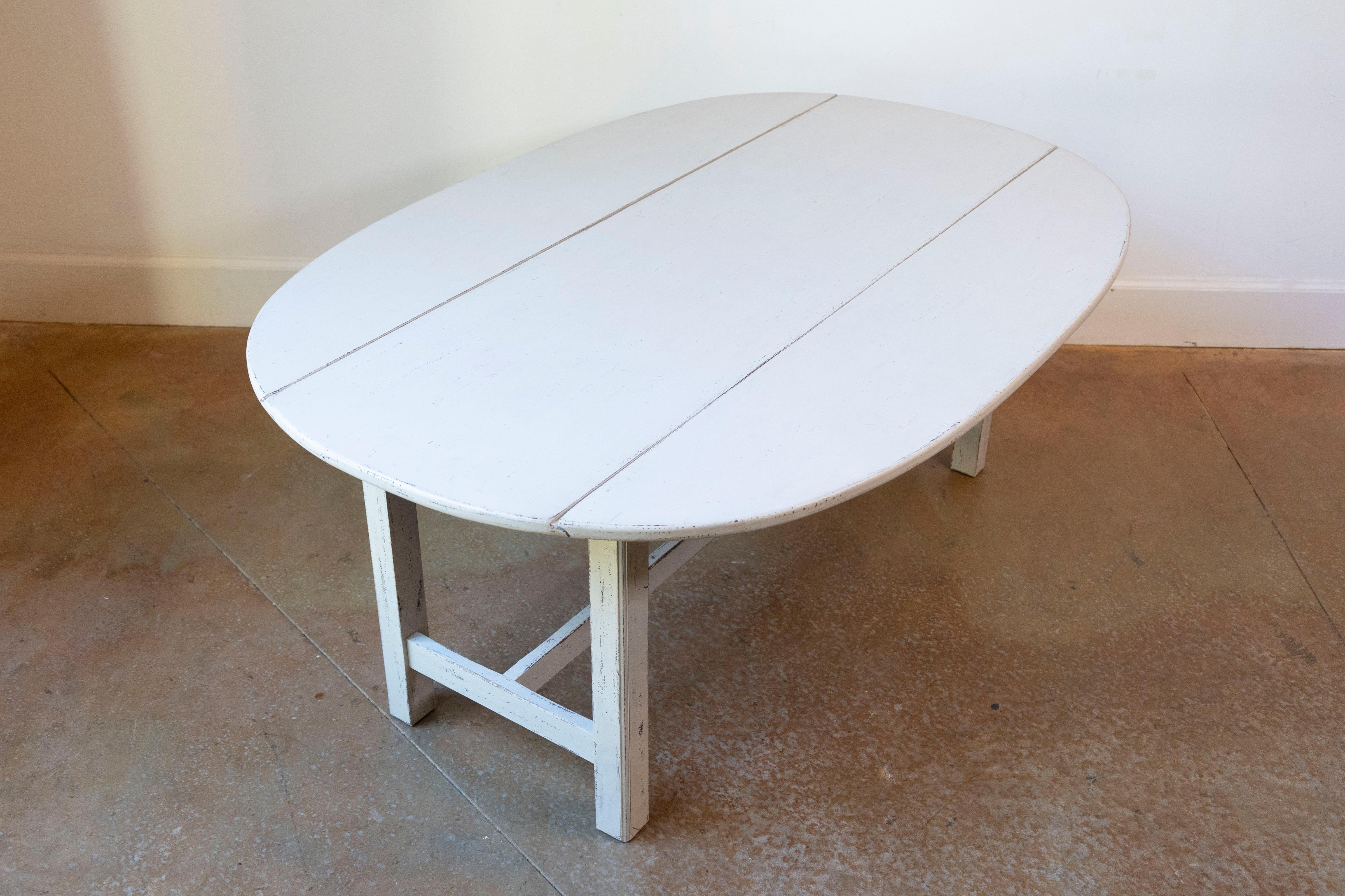 Swedish 1920s Painted Drop Leaf Coffee Table with Oval Top and Stretcher 5