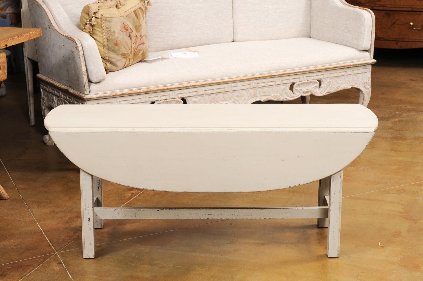 20th Century Swedish 1920s Painted Drop Leaf Coffee Table with Oval Top and Stretcher For Sale