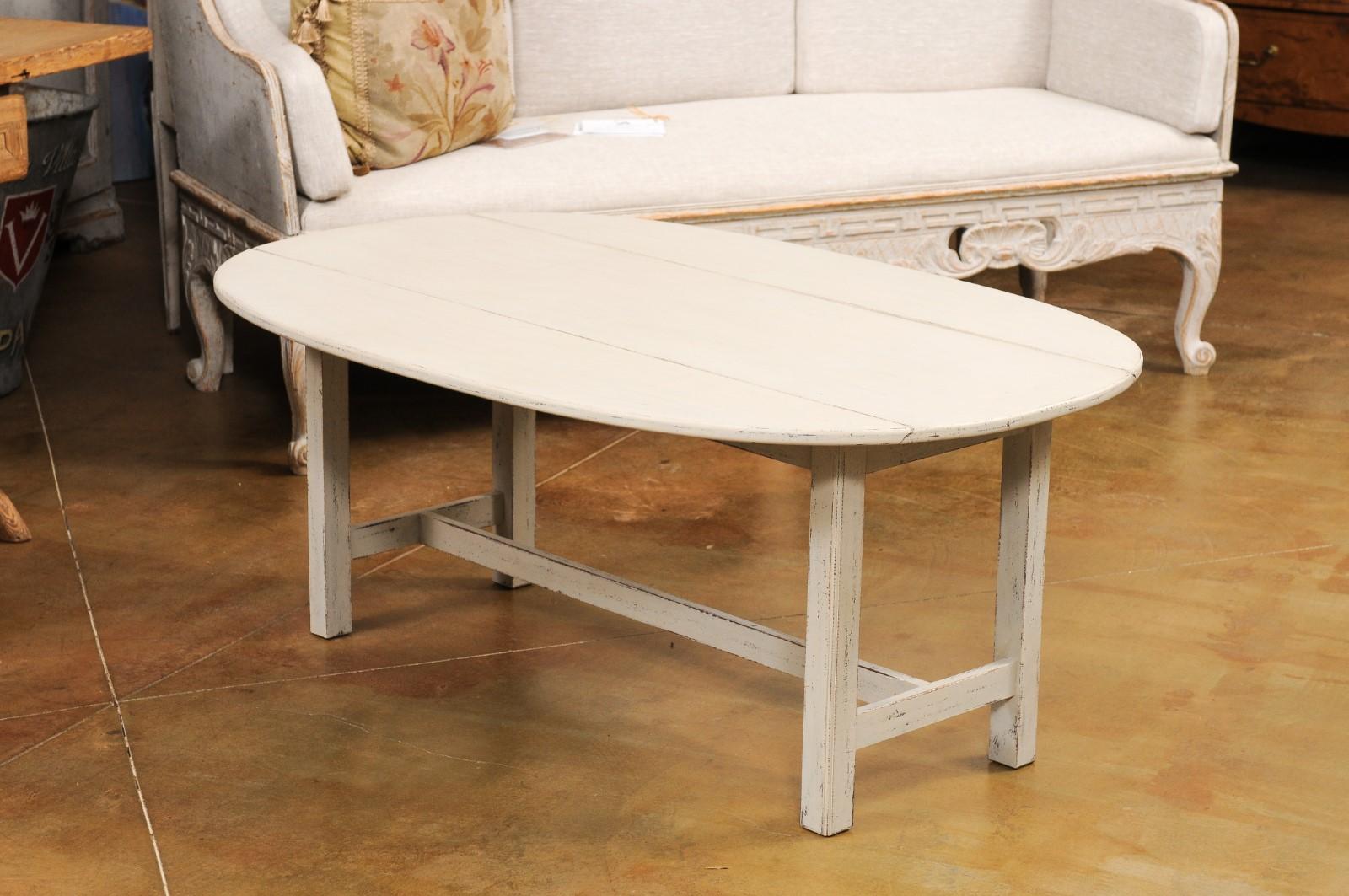 Swedish 1920s Painted Drop Leaf Coffee Table with Oval Top and Stretcher For Sale 2