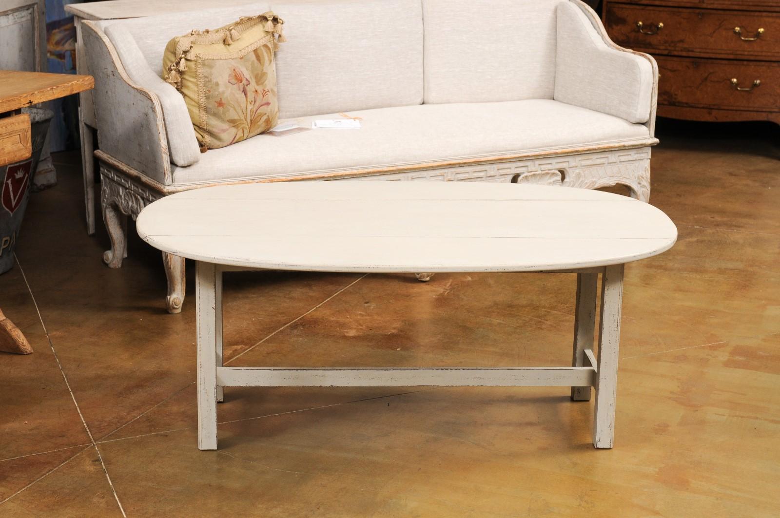 Swedish 1920s Painted Drop Leaf Coffee Table with Oval Top and Stretcher For Sale 2