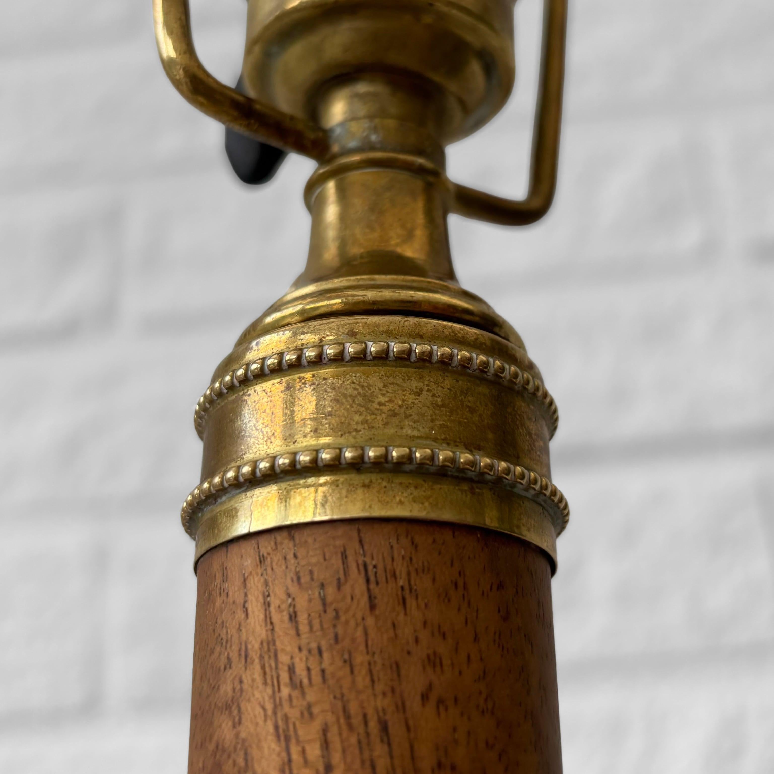 Lampada da tavolo svedese degli anni '20, Böhlmarks, ottone, quercia e vetro, Scandinavo, anni '20 in vendita 3