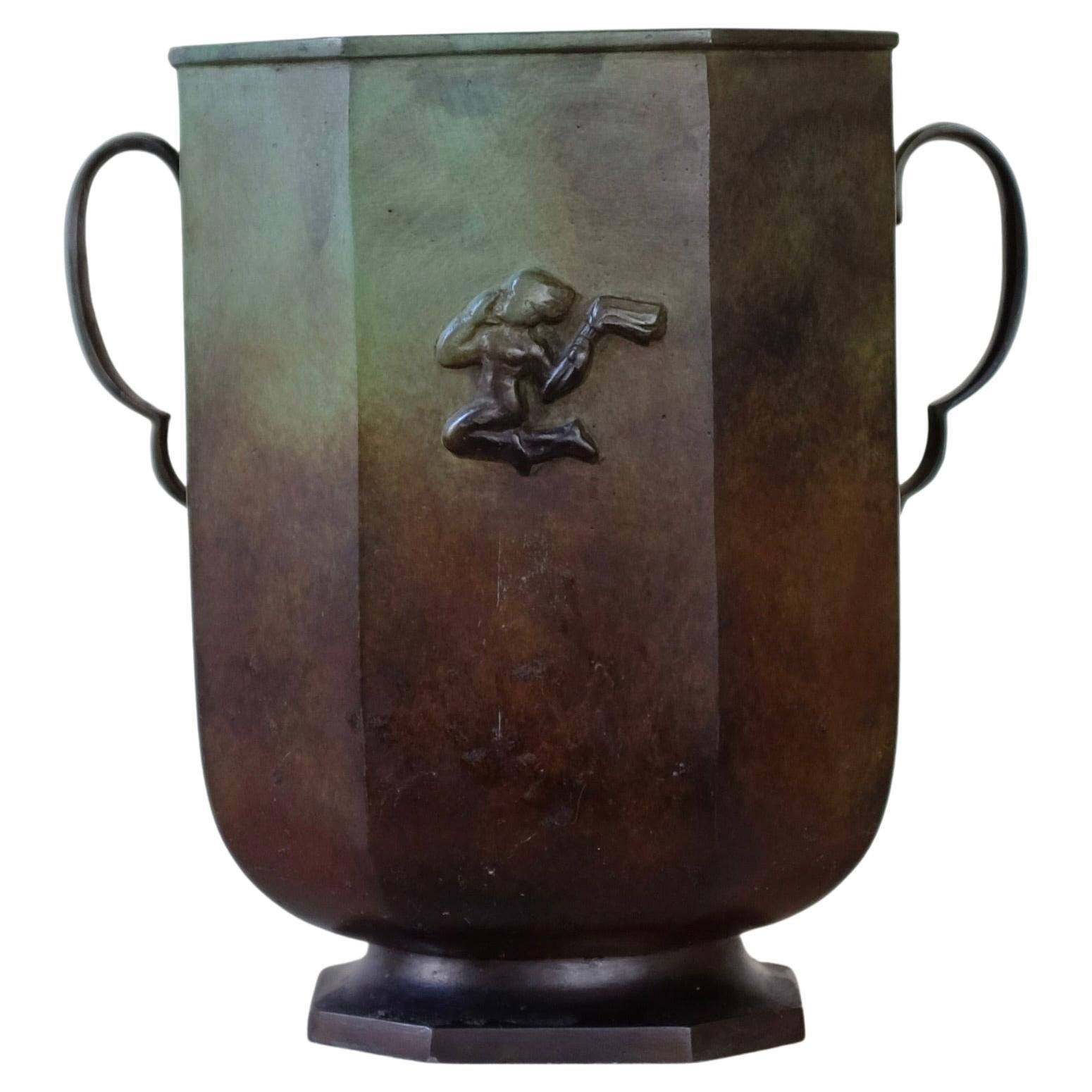 Swedish 1930s Bronze Vase by Jacob Ängman in vendita
