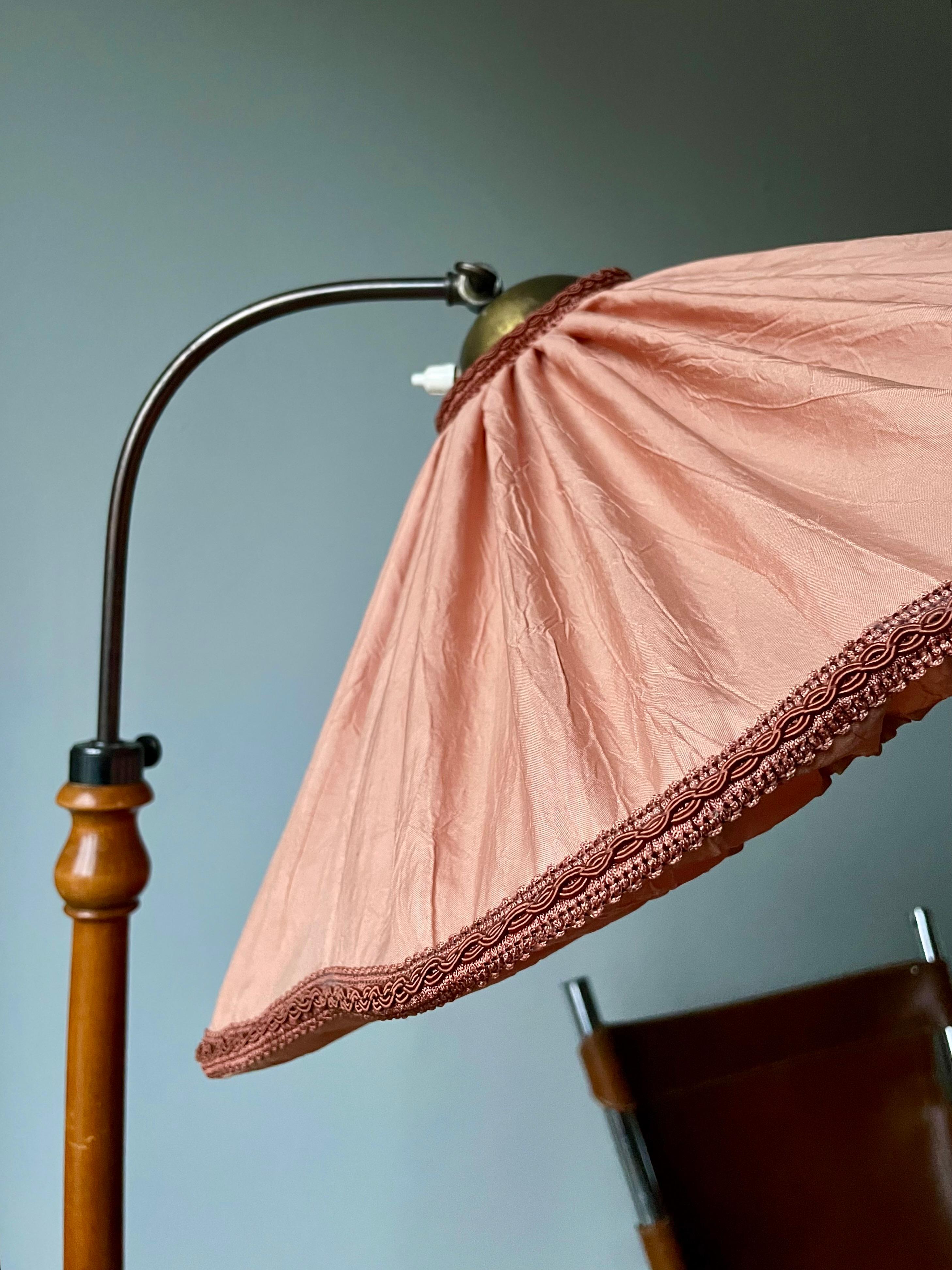 Swedish 1930s Josef Frank Style Rose Shade Wooden Floor Lamp In Good Condition For Sale In Copenhagen, DK