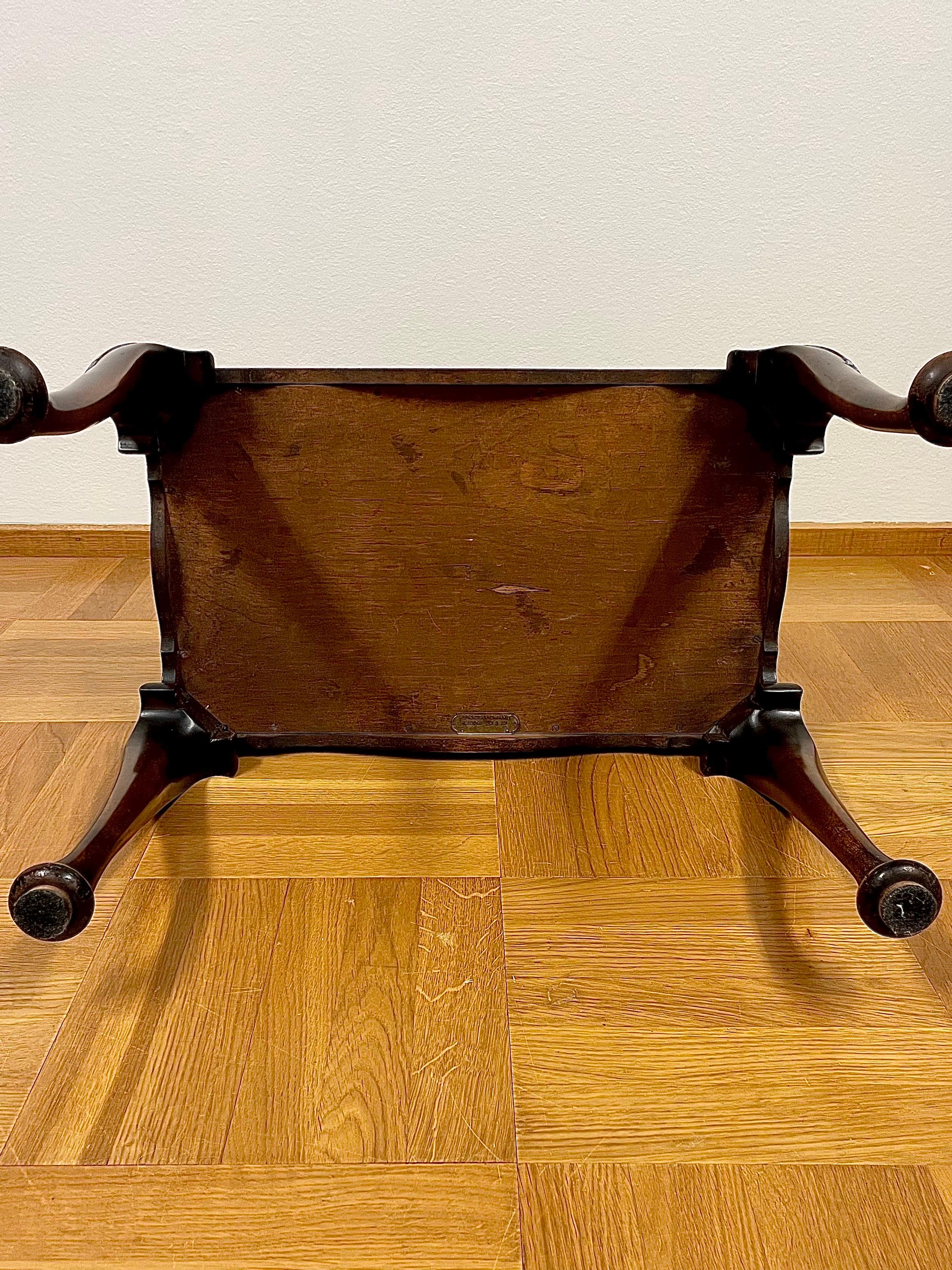 Table à plateau suédoise en bouleau teinté fabriquée le 13/3 1929 par Nordiska Kompaniet en vente 7