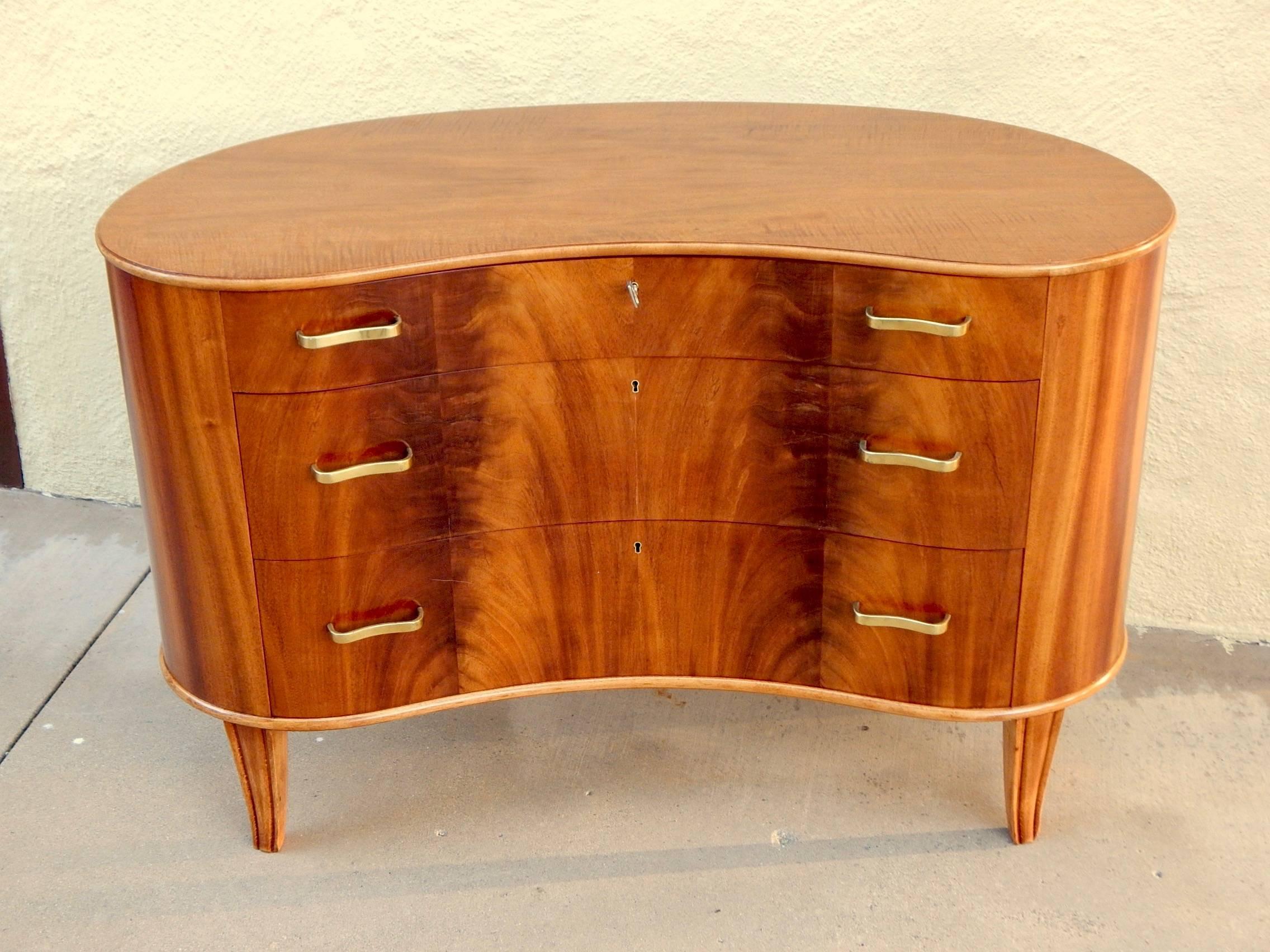 Swedish 1940s Moderne Kidney Shaped Chest of Drawers by Ferdinand Lundquist In Excellent Condition In Richmond, VA