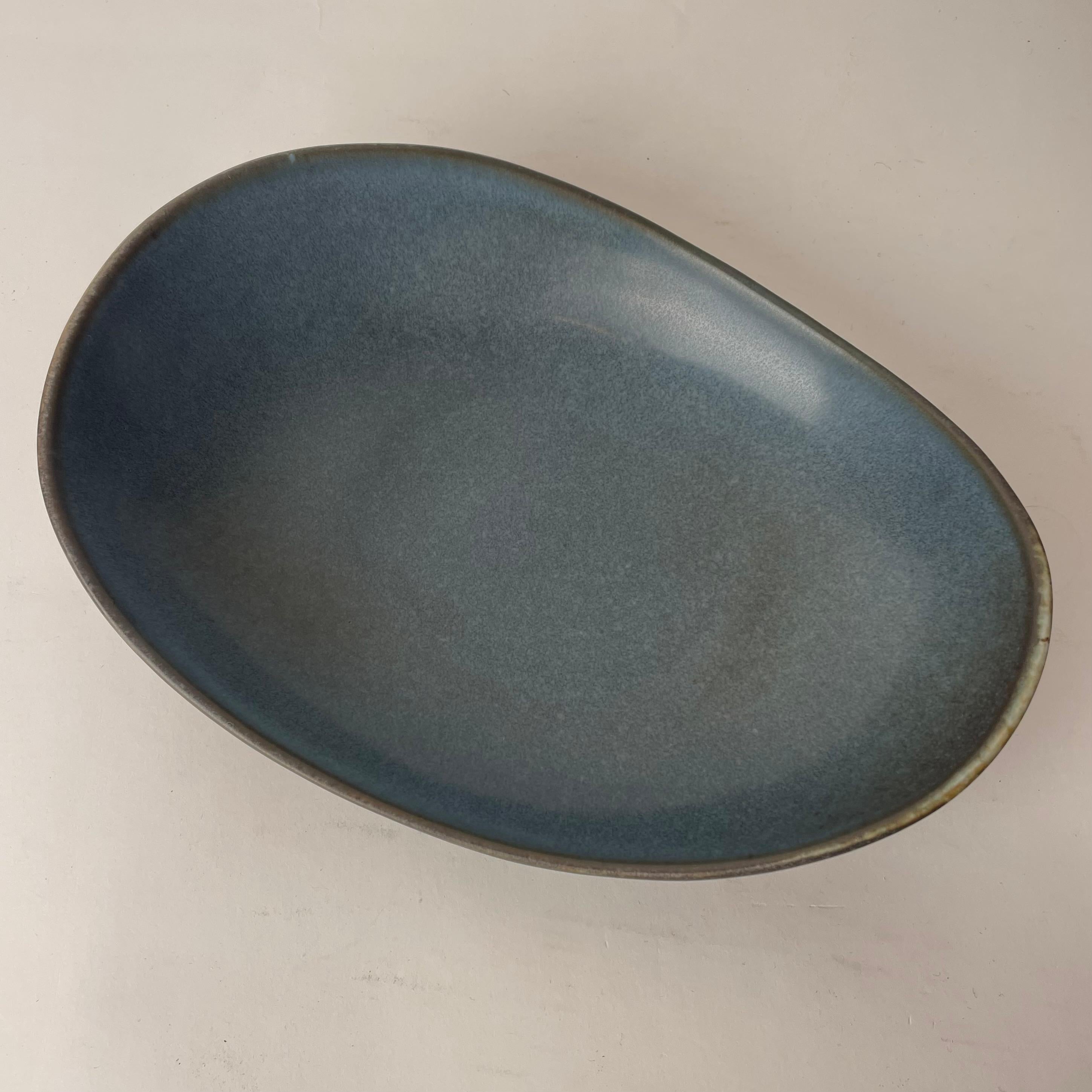 Swedish 1950s Stoneware Bowl by Carl Harry Stålhane, Rörstrand Company In Good Condition For Sale In Knivsta, SE