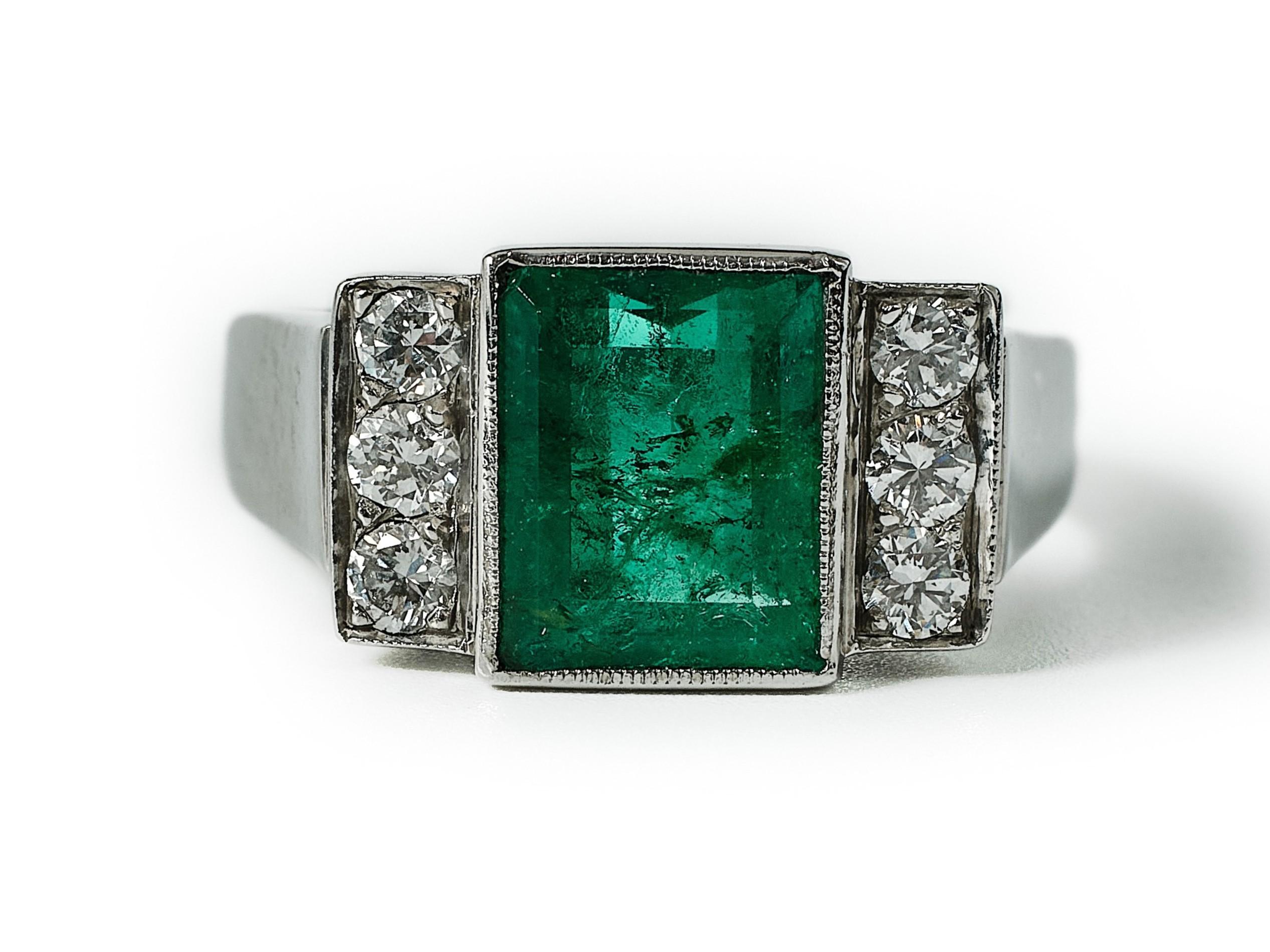 1.75ct emerald ring, made in Sweden, 1960s In Good Condition For Sale In Malmö, Skåne län