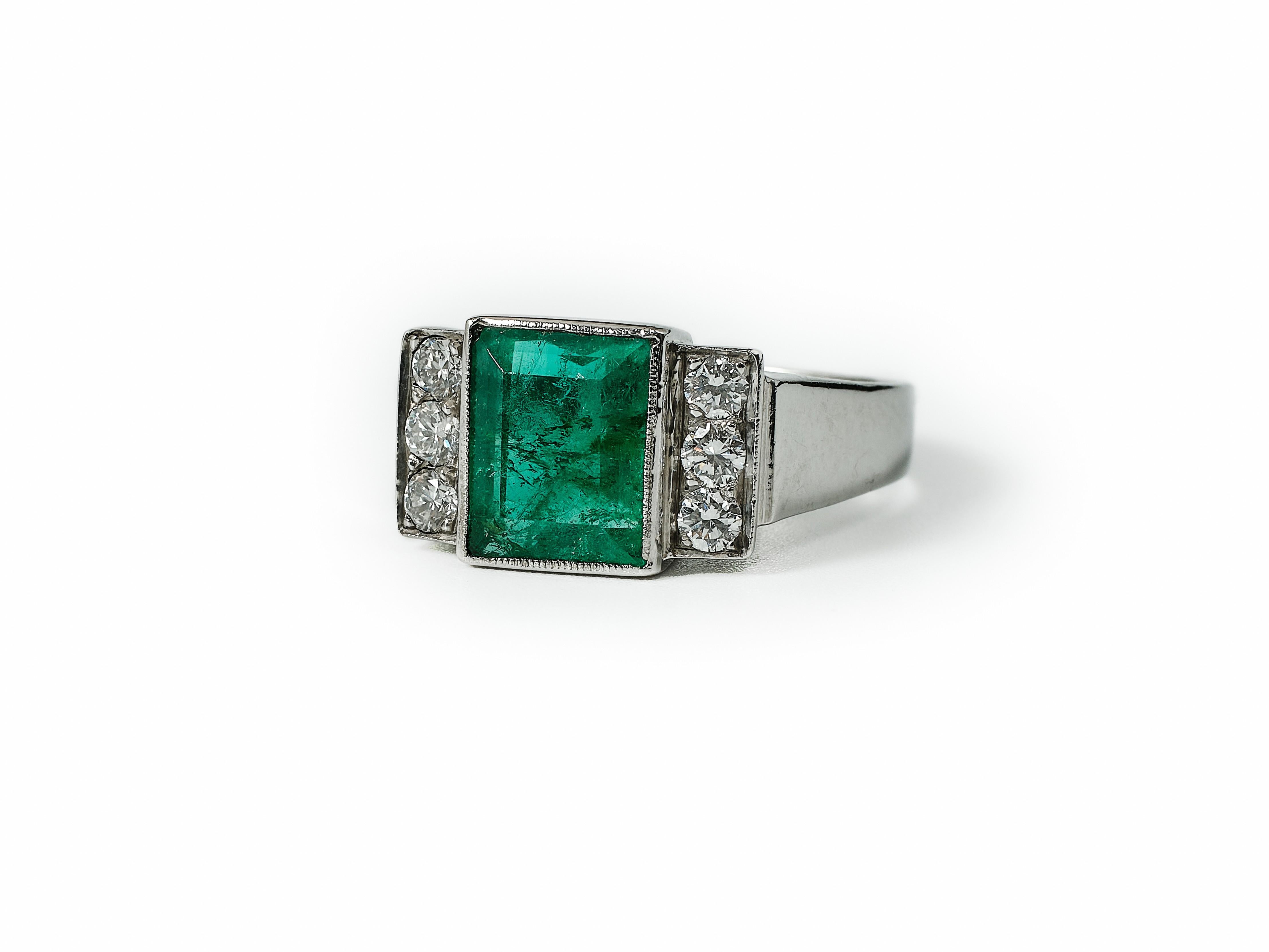 Modern 1.75ct emerald ring, made in Sweden, 1960s For Sale