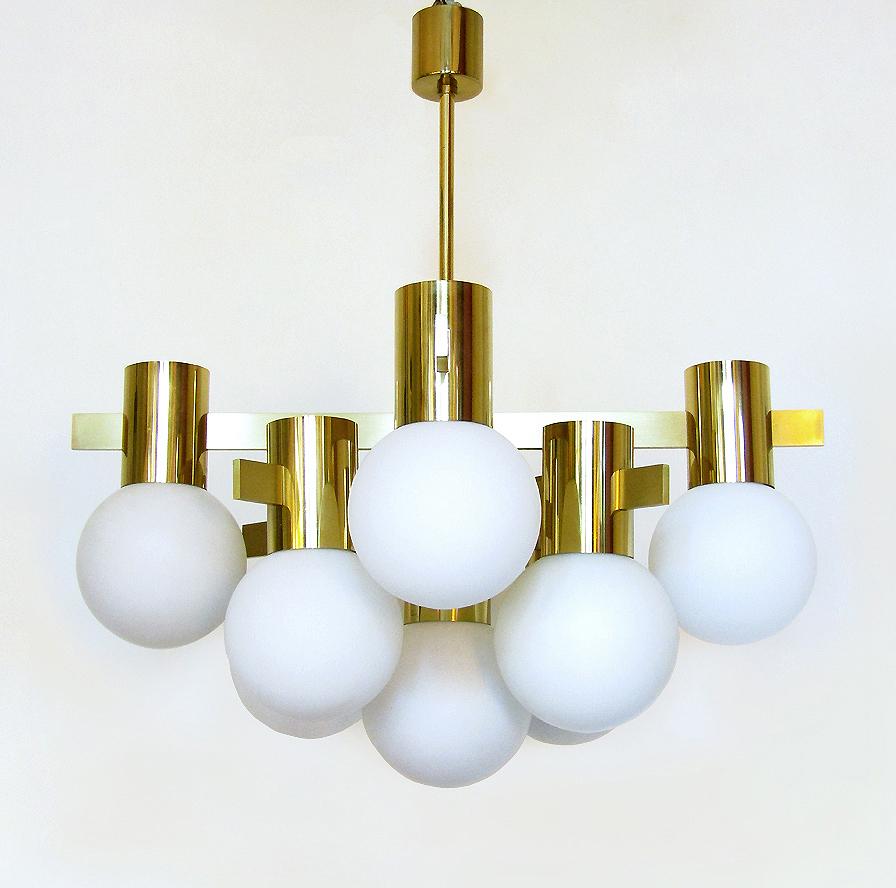 Swedish 1970s Glass Orb and Brass Chandelier by Hans Agne Jakobsson In Good Condition In Shepperton, Surrey