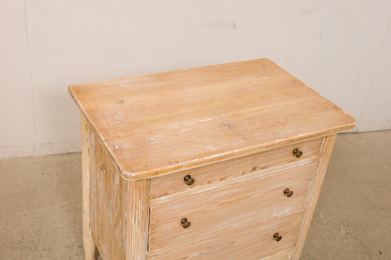 Swedish 19th C. Bleached-Wood Petite Chest with Three Drawers In Good Condition For Sale In Atlanta, GA