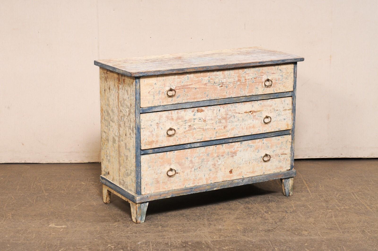 Swedish 19th C. Gustavian Style Wood Chest w/Scraped Finish In Good Condition For Sale In Atlanta, GA
