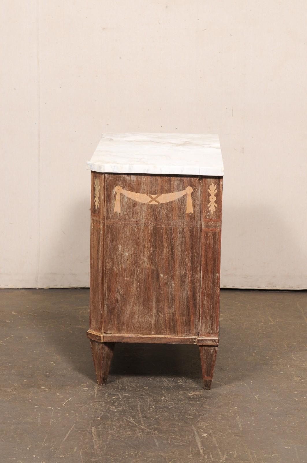 Cassettiera svedese del XIX secolo a 3 cassetti con piano in quarzo Taj Mahal in vendita 5