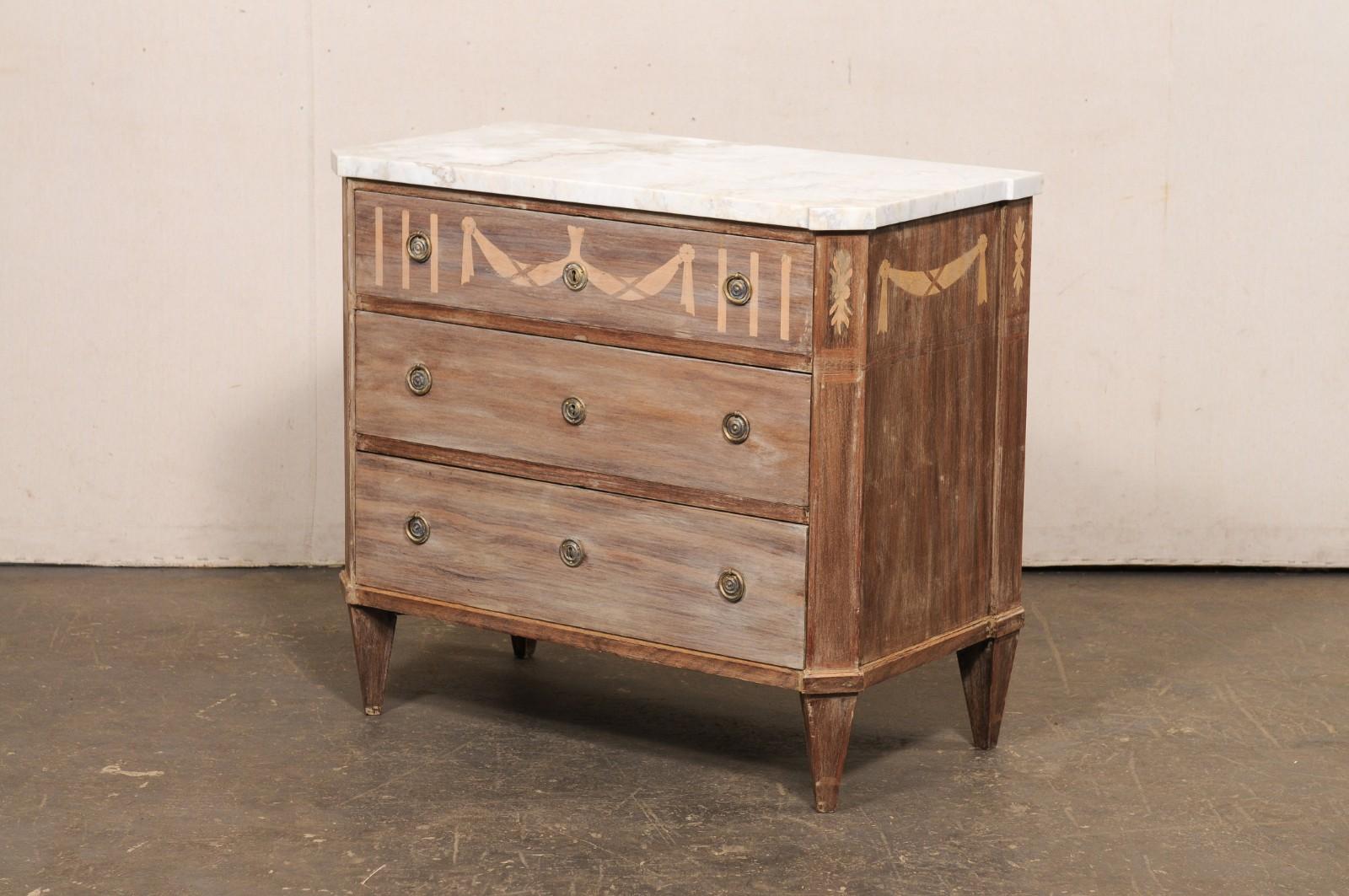 Cassettiera svedese del XIX secolo a 3 cassetti con piano in quarzo Taj Mahal in vendita 6