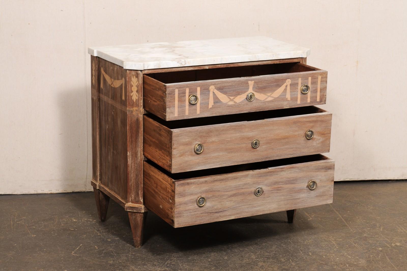 Svedese Cassettiera svedese del XIX secolo a 3 cassetti con piano in quarzo Taj Mahal in vendita