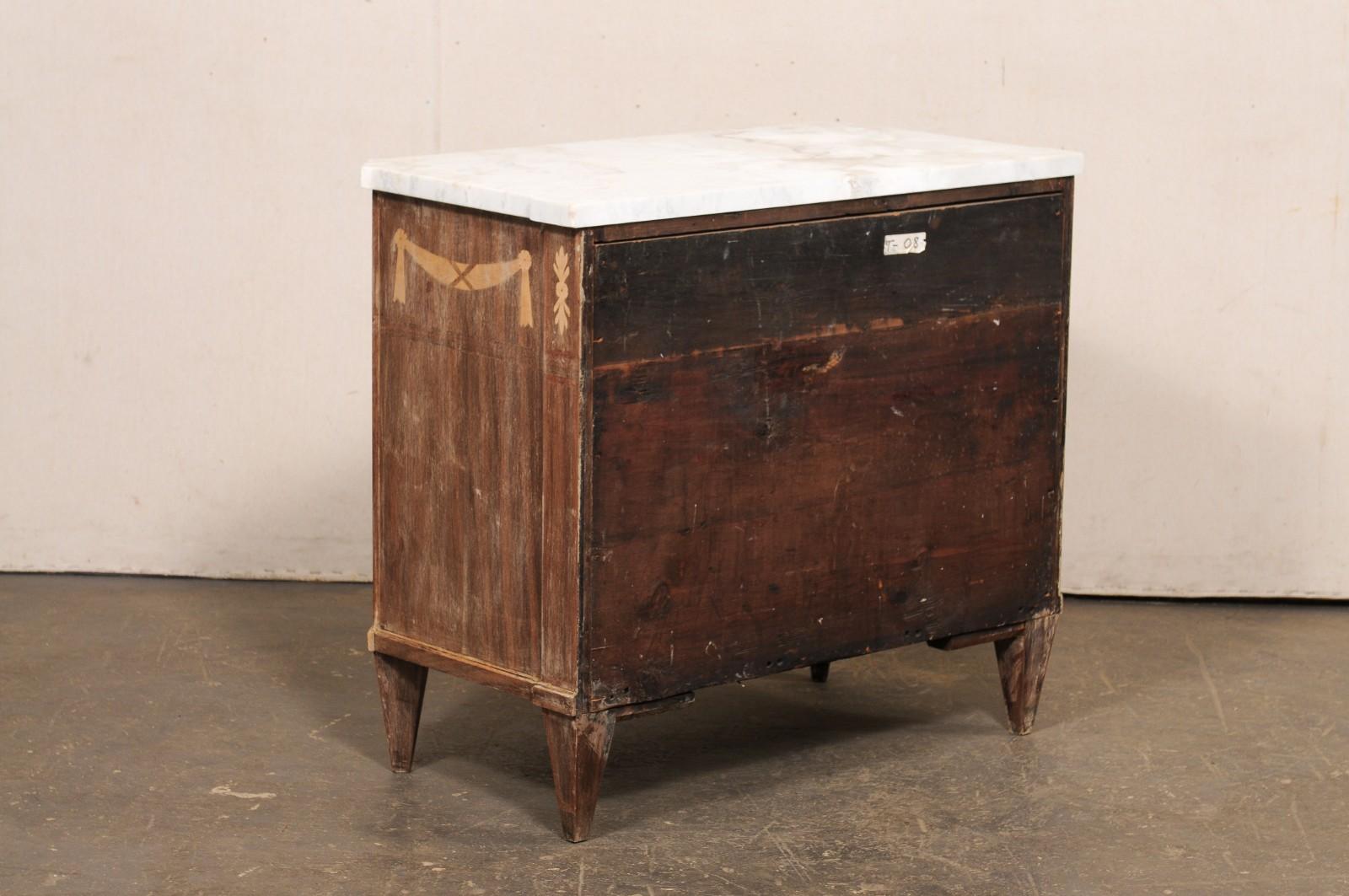 Cassettiera svedese del XIX secolo a 3 cassetti con piano in quarzo Taj Mahal in vendita 4