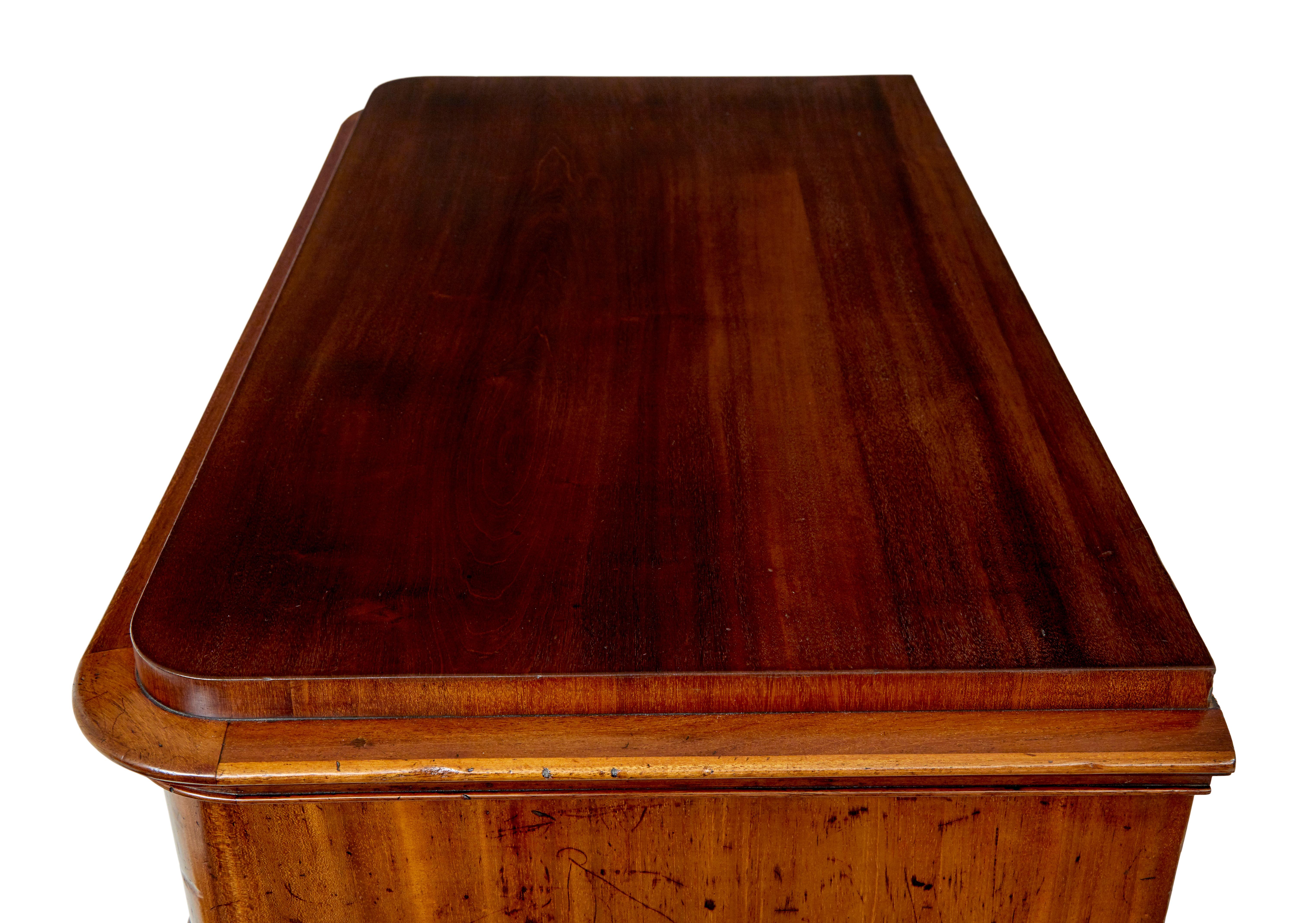 Swedish 19th century 5 drawer chest of drawers For Sale 3