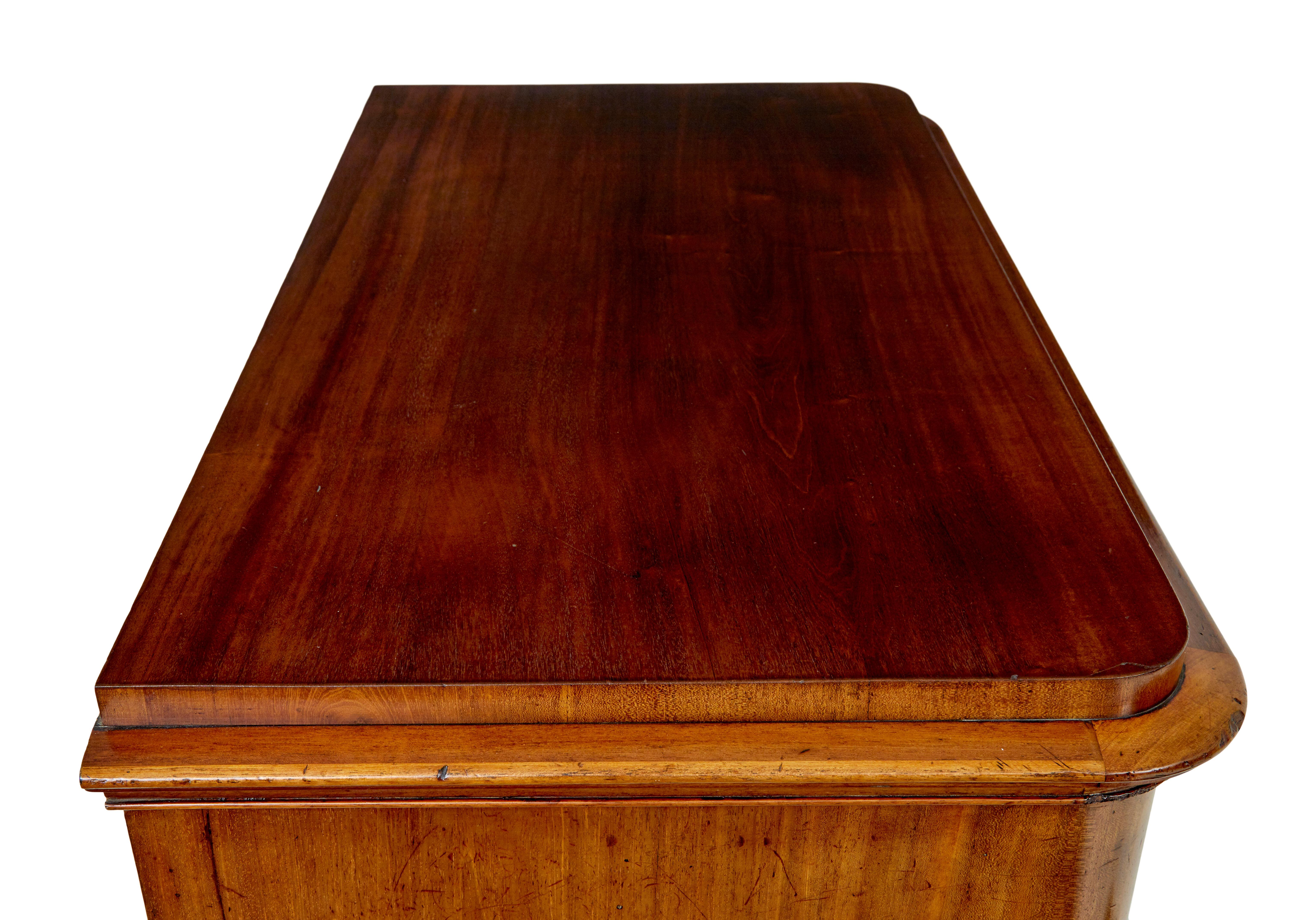 Swedish 19th century 5 drawer chest of drawers For Sale 2