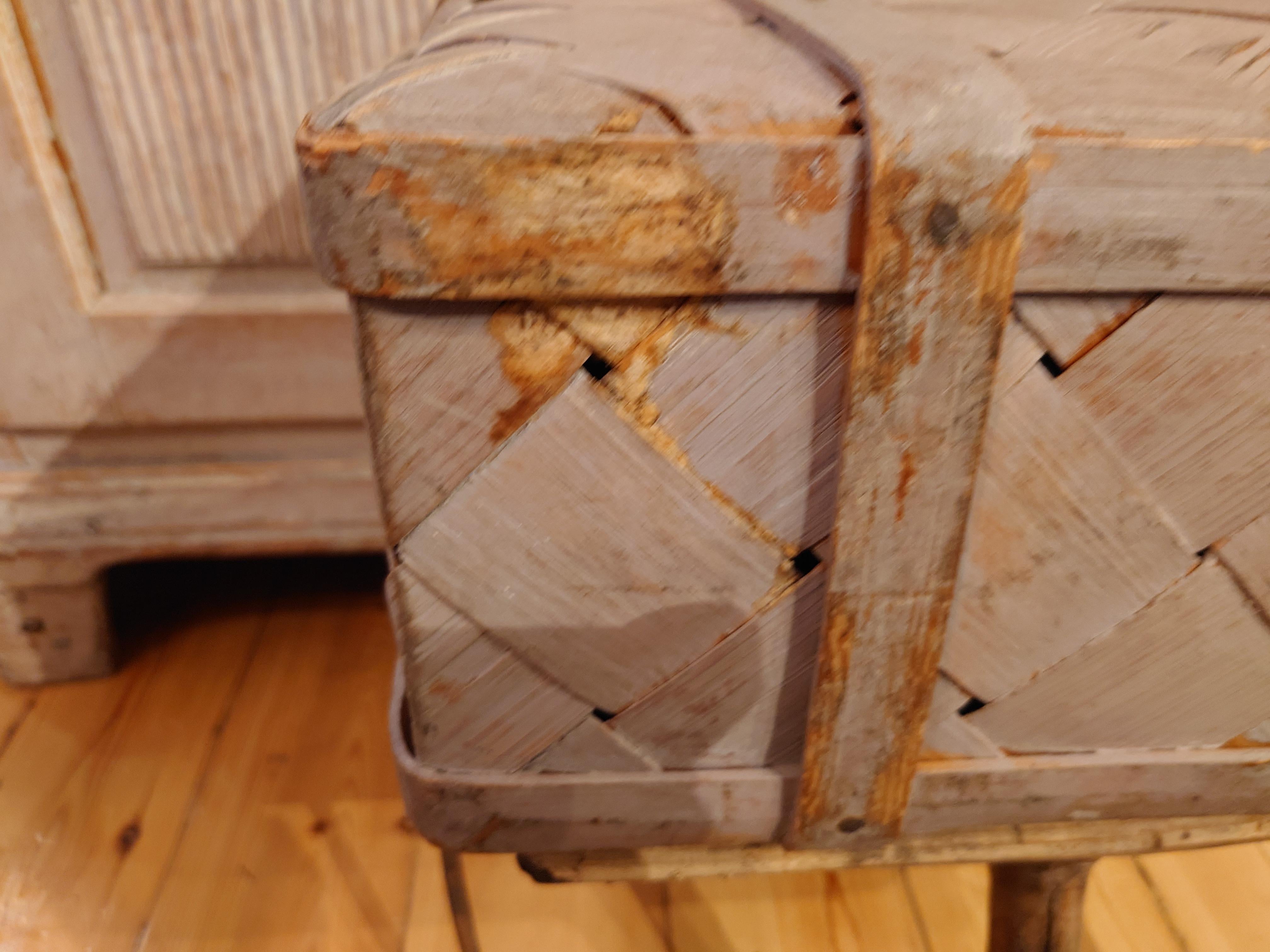 20th Century Swedish 19th century antique rustic country woven pine basket  original paint For Sale