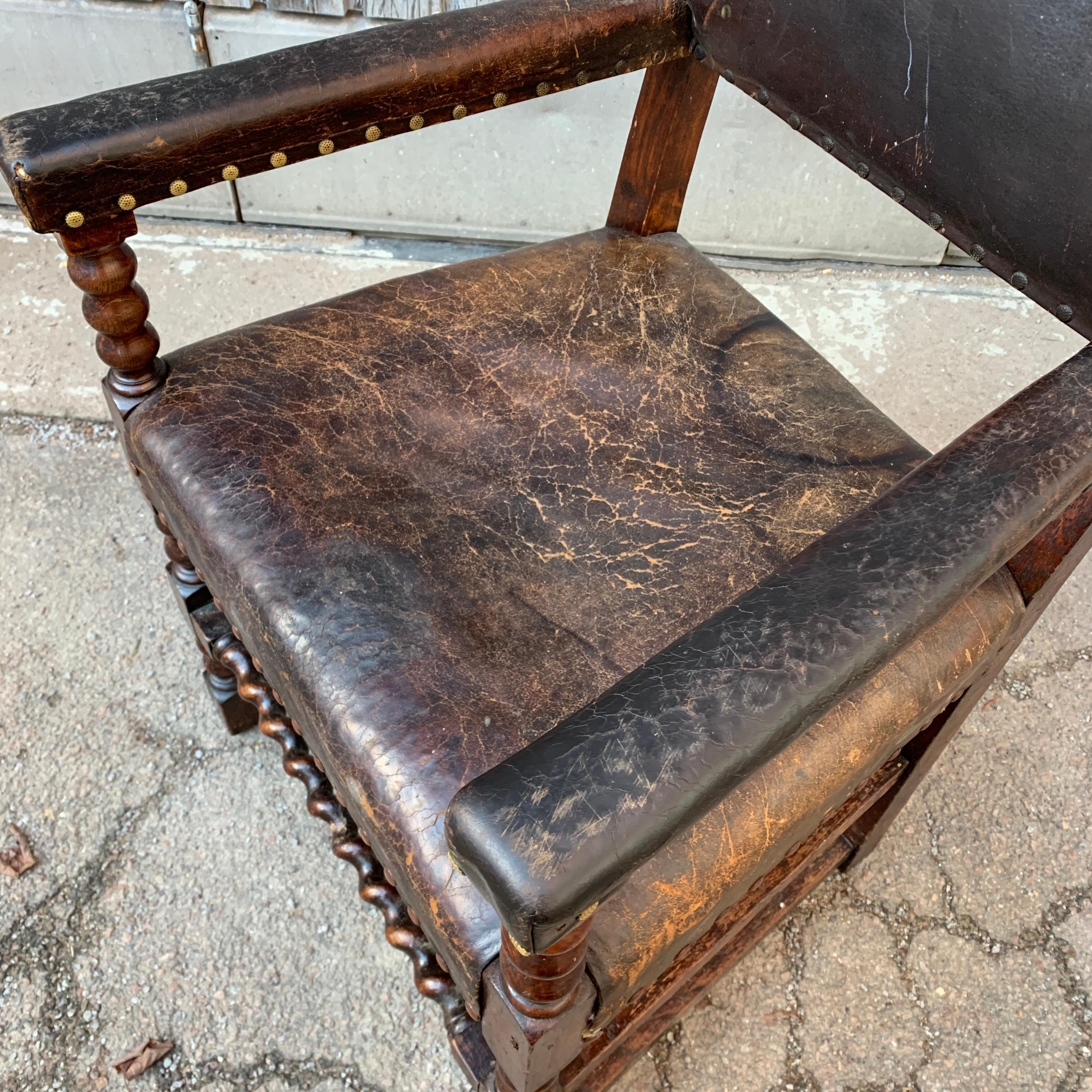 Fauteuil suédois en cuir baroque du XIXe siècle Bon état - En vente à Haddonfield, NJ
