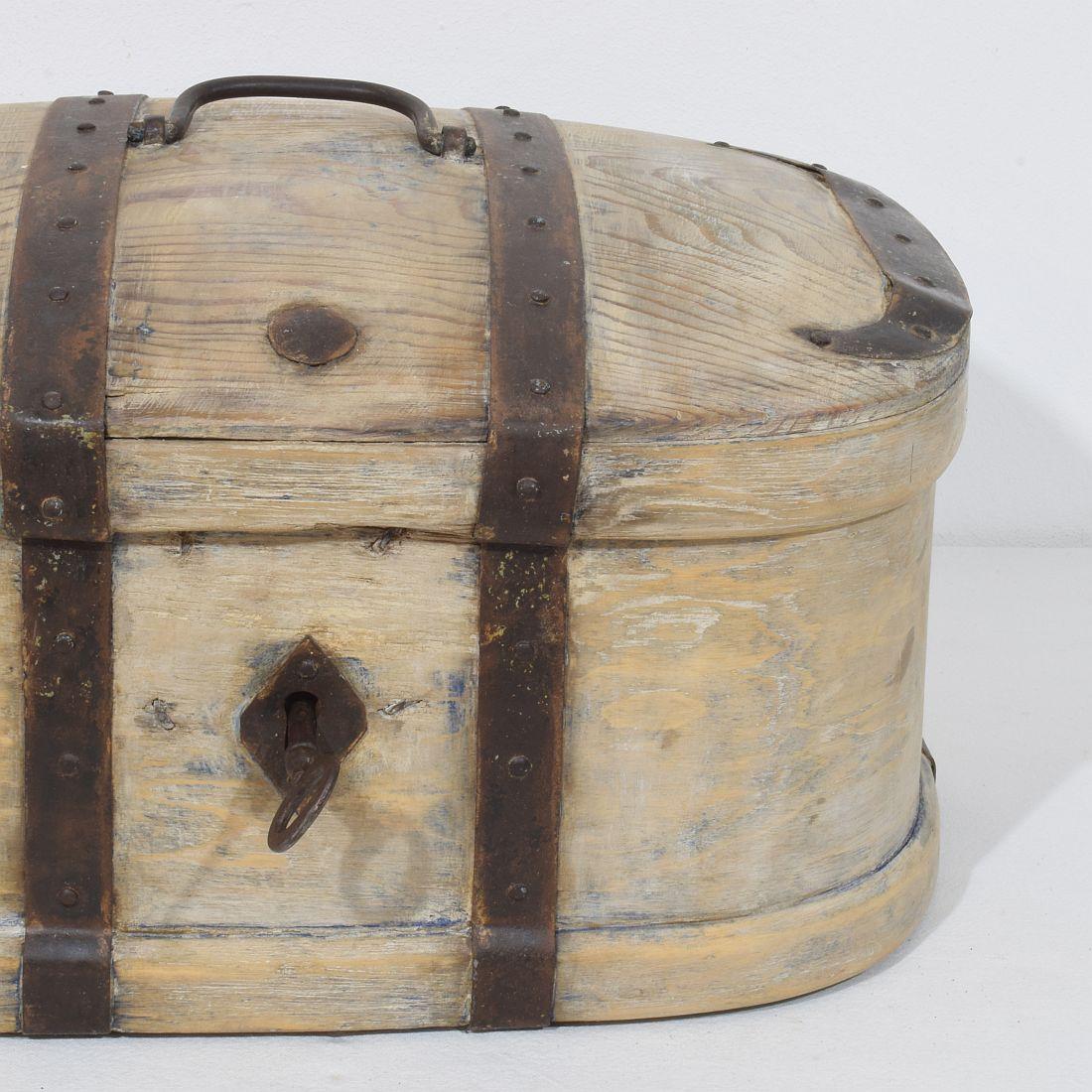 Coffre de voyage en bois suédois du XIXe siècle en vente 3