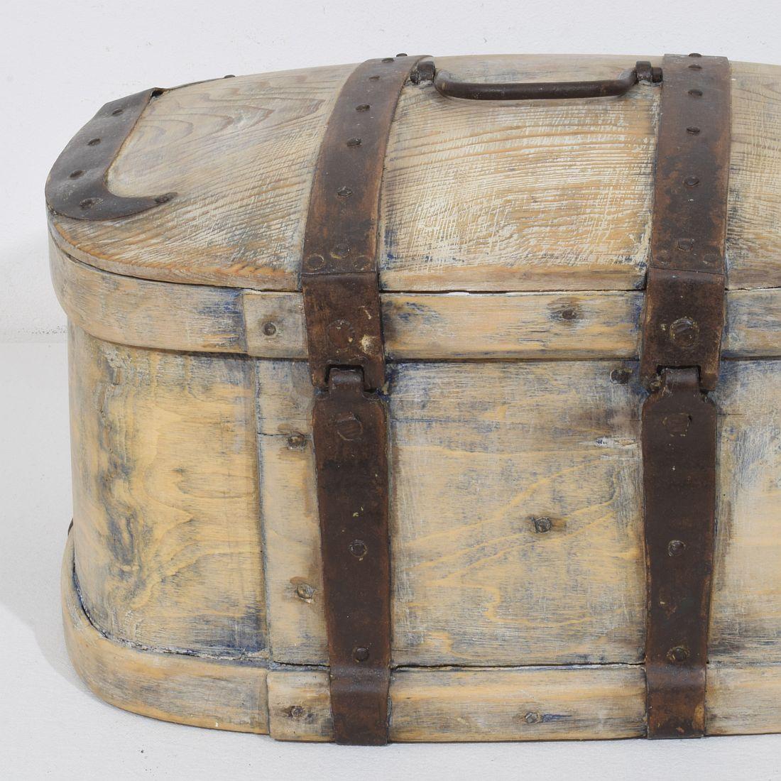 Coffre de voyage en bois suédois du XIXe siècle en vente 4