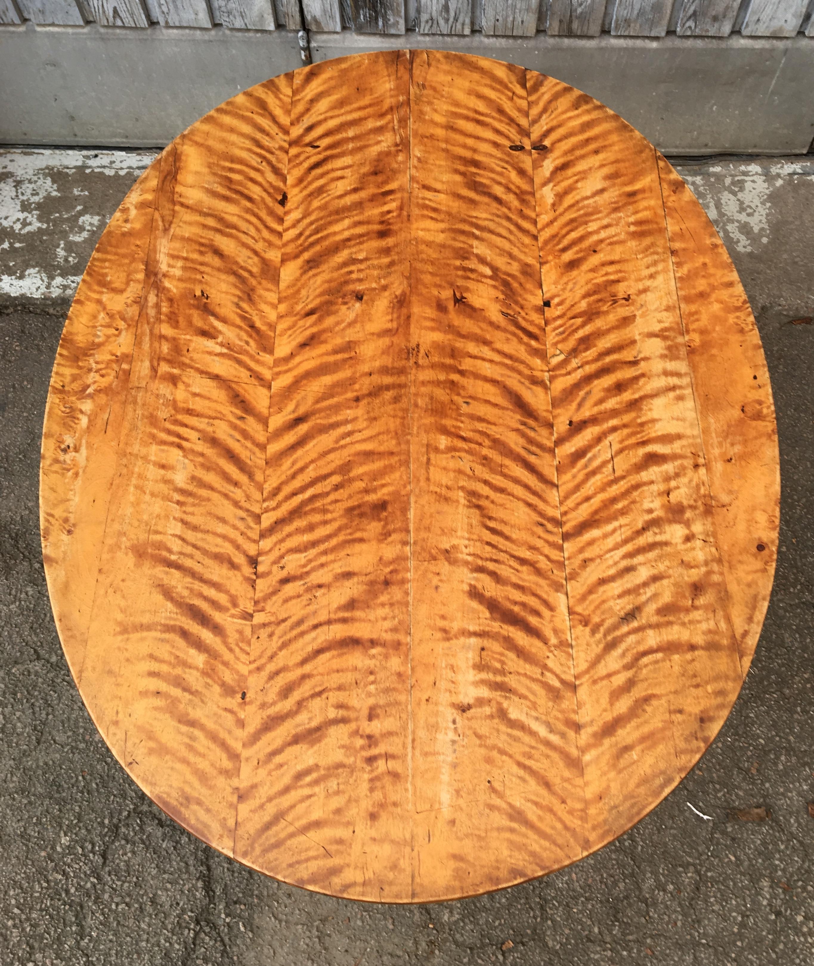 Swedish 19th Century Biedermeier Tilt-Top Table in Flame Birch Wood 13