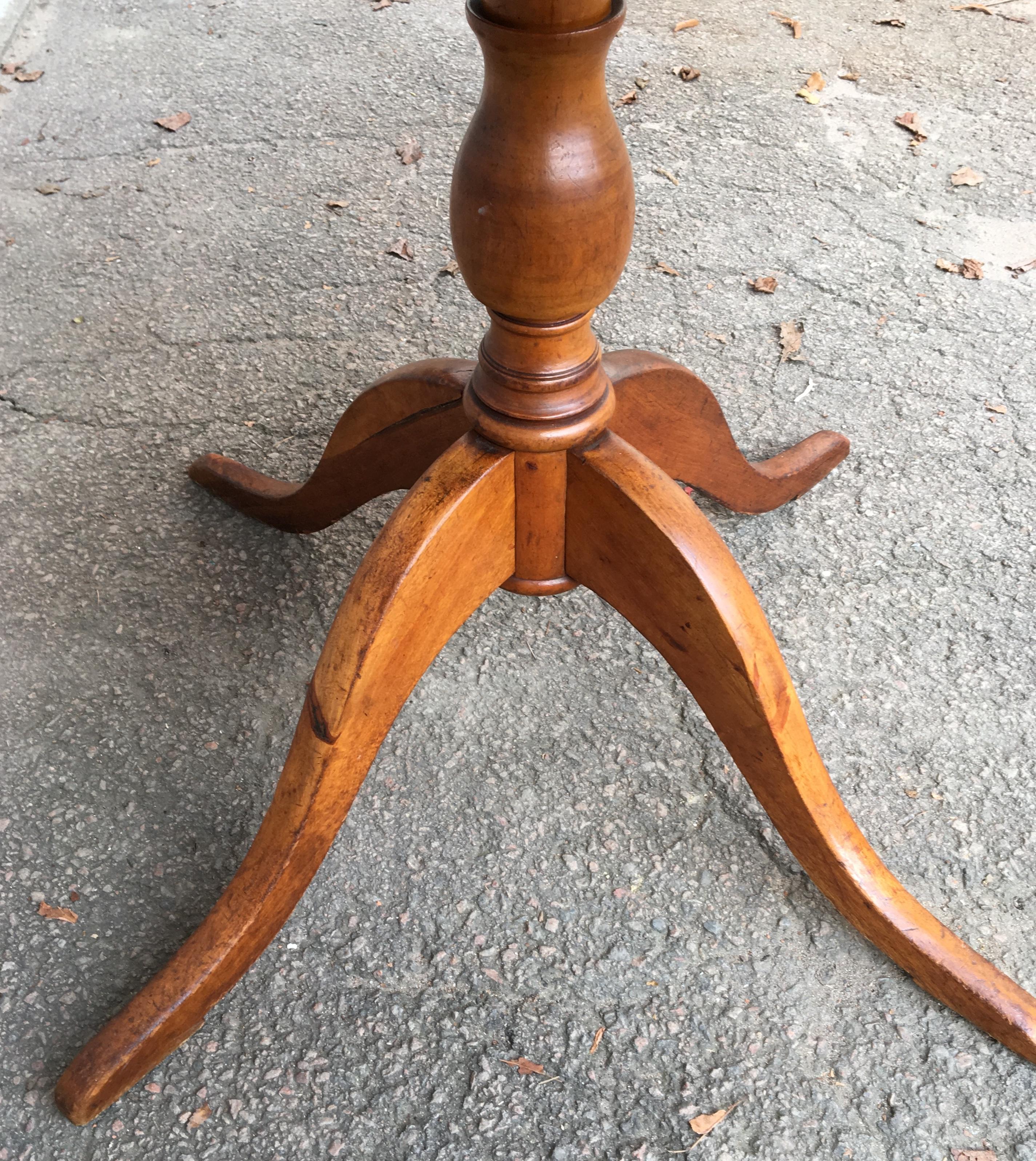 Swedish 19th Century Biedermeier Tilt-Top Table in Flame Birch Wood 16