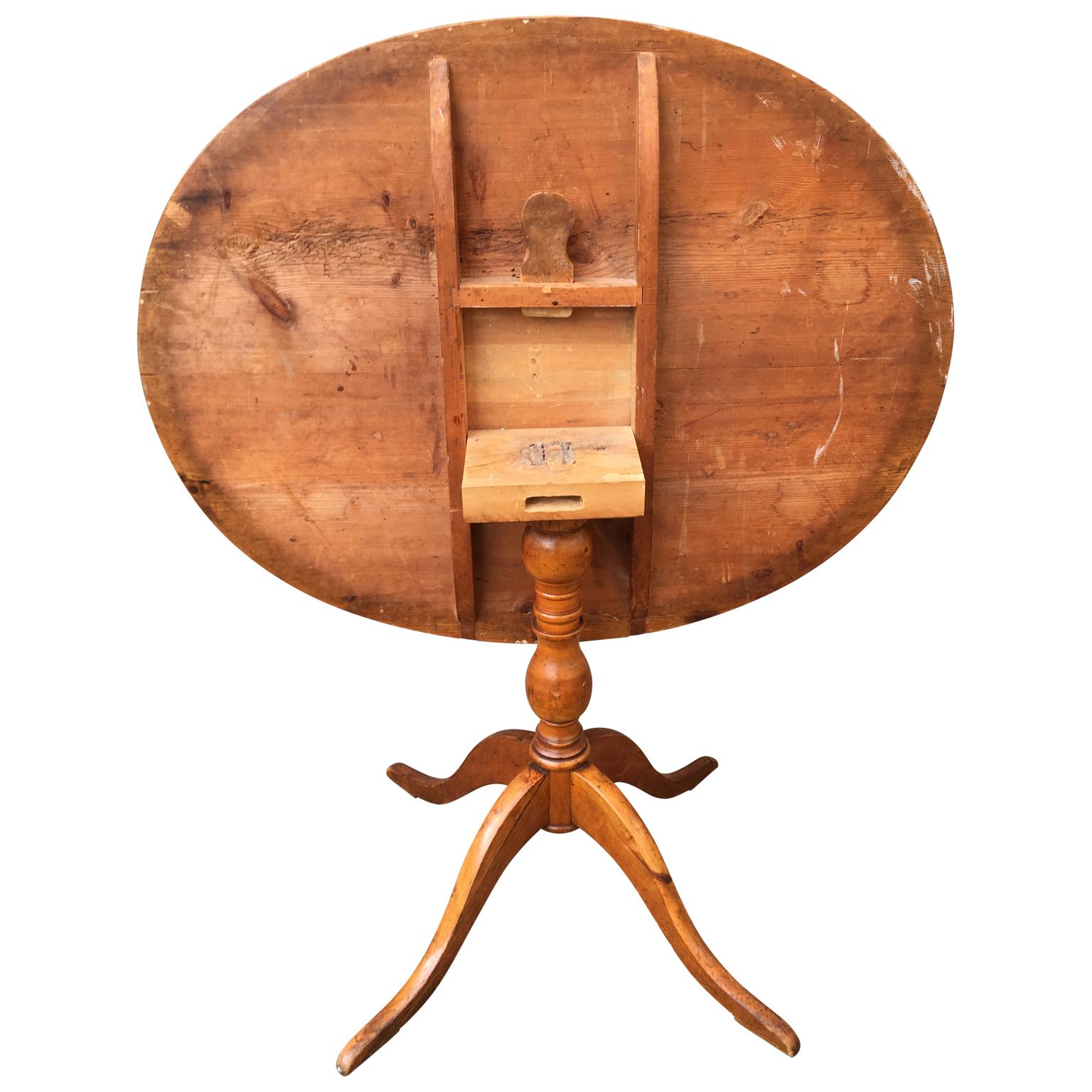 Veneer Swedish 19th Century Biedermeier Tilt-Top Table in Flame Birch Wood