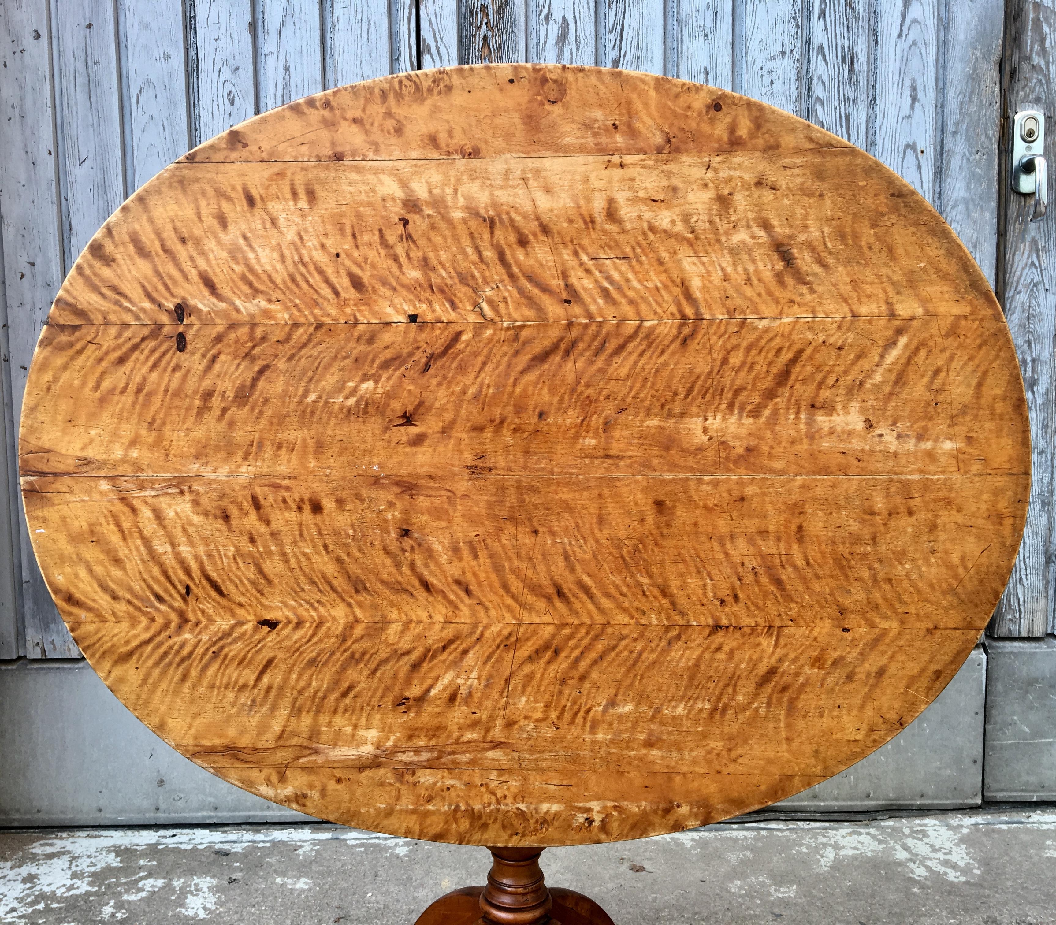 Swedish 19th Century Biedermeier Tilt-Top Table in Flame Birch Wood 2