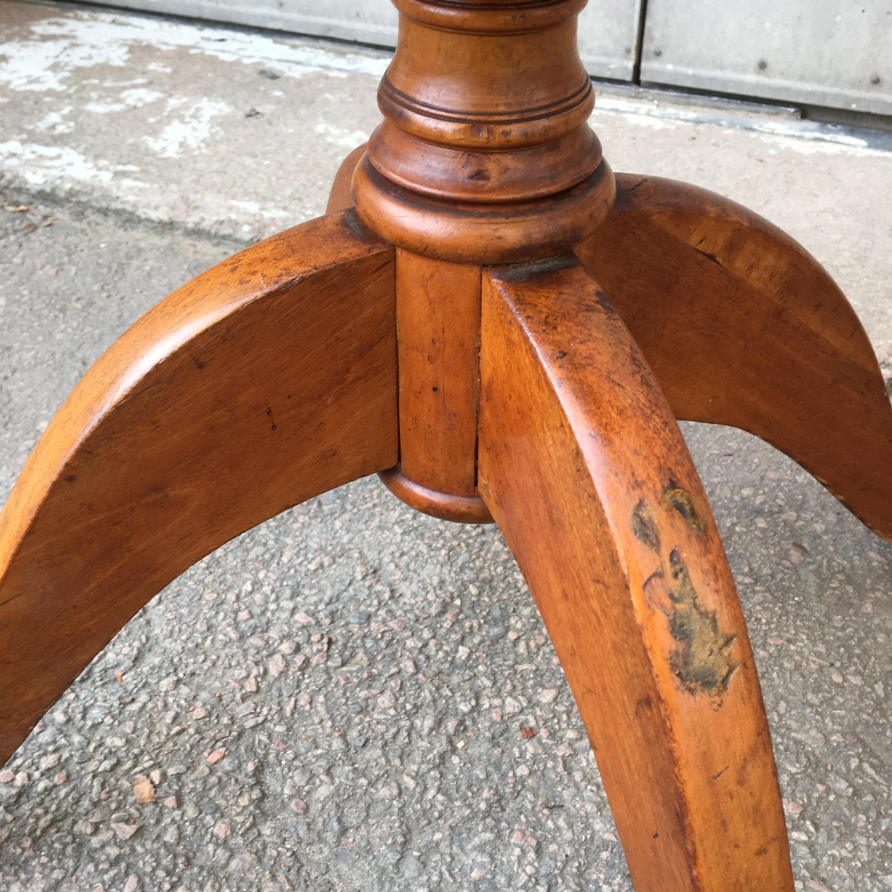 Swedish 19th Century Biedermeier Tilt-Top Table in Flame Birch Wood 4
