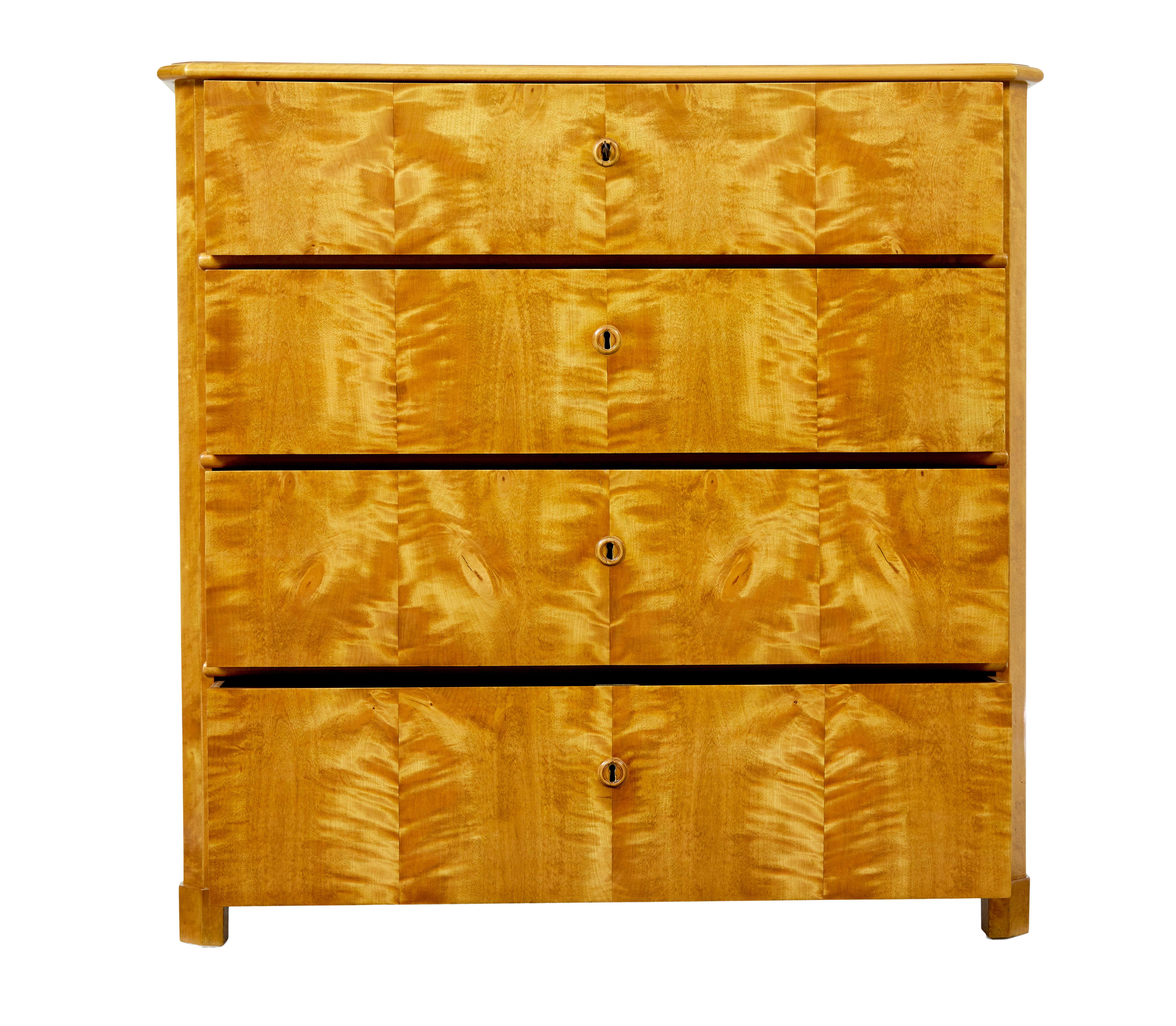 Biedermeier Commode suédoise en bouleau du XIXe siècle en vente