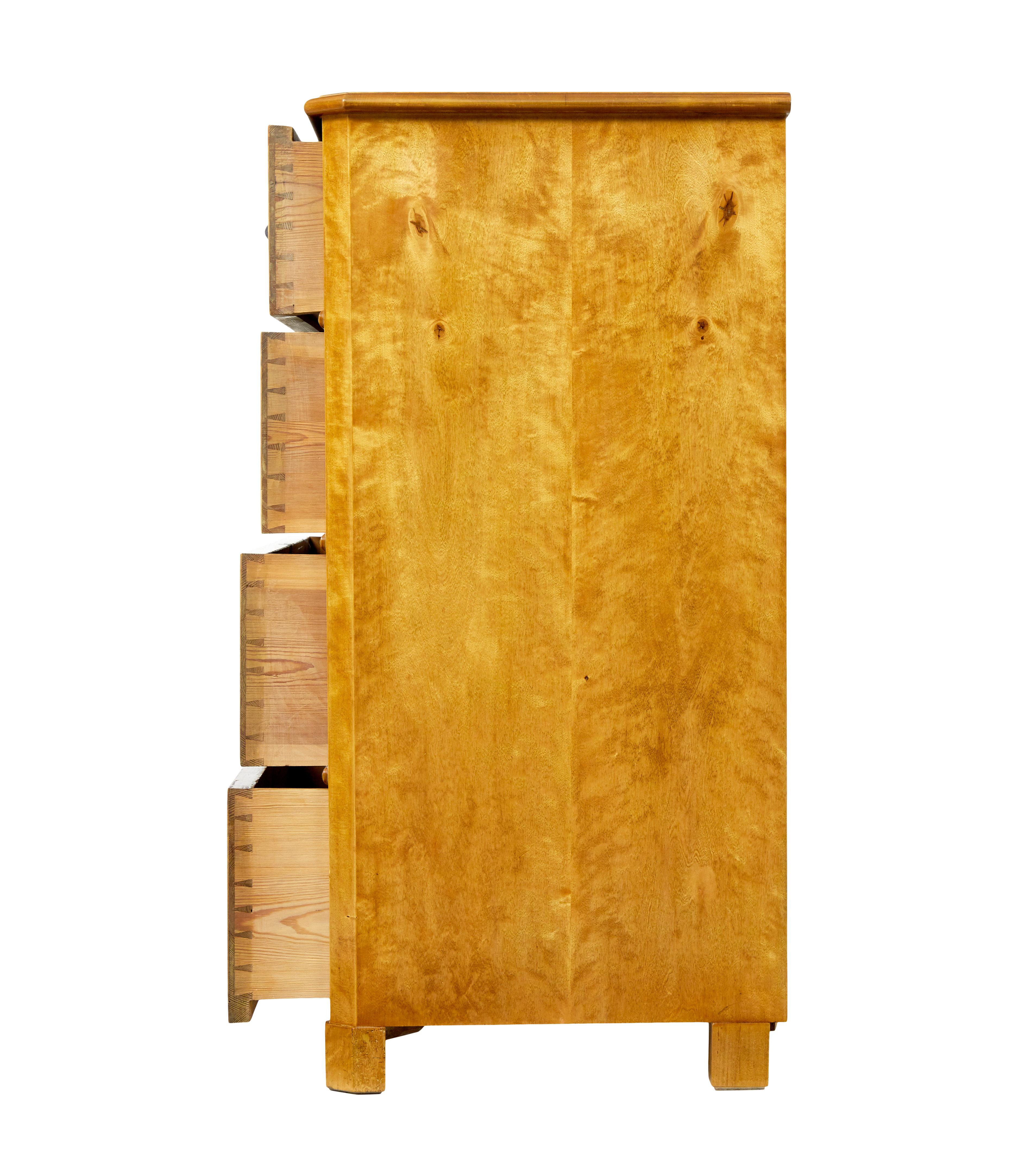 Suédois Commode suédoise en bouleau du XIXe siècle en vente