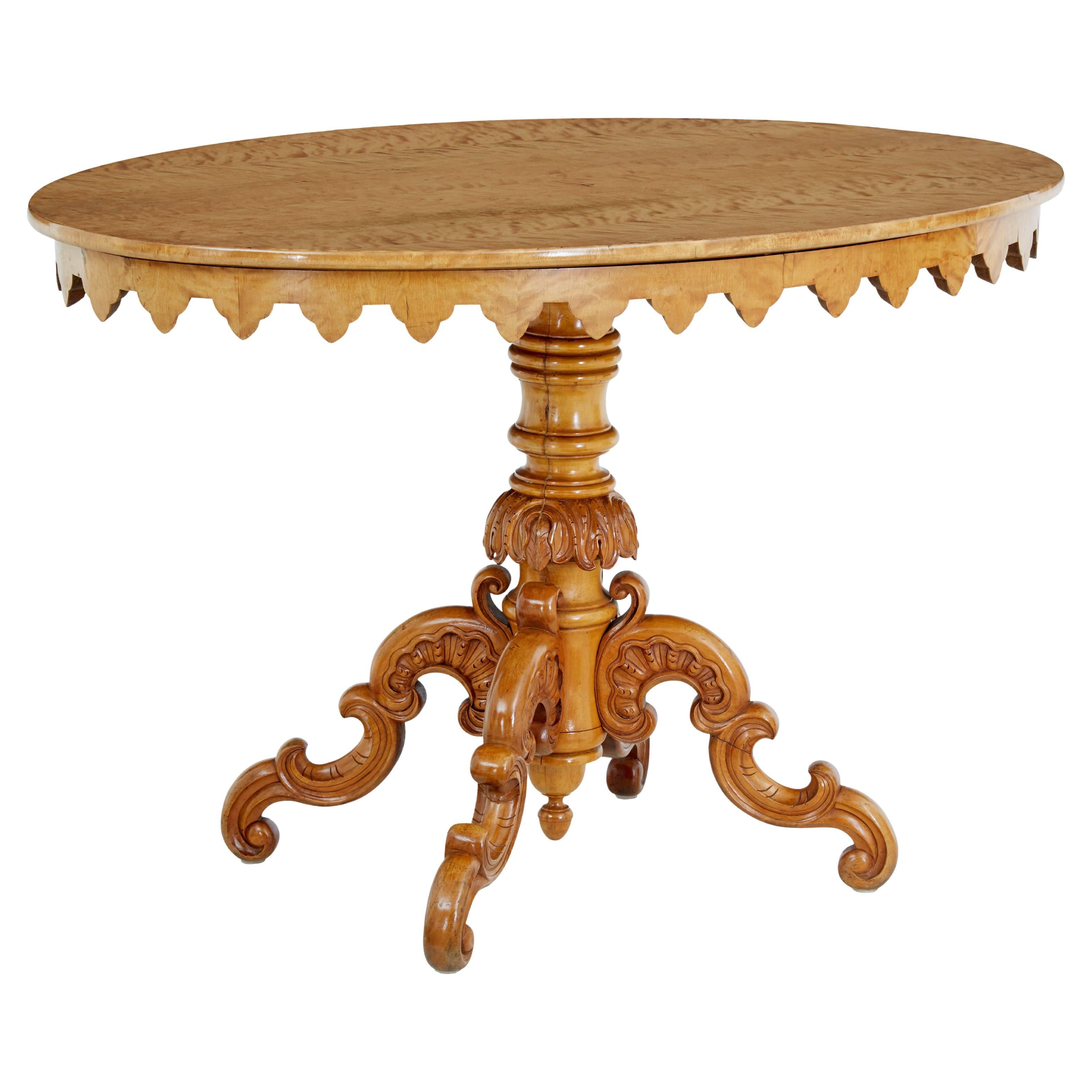 Table d'appoint ovale en bouleau suédois du XIXe siècle