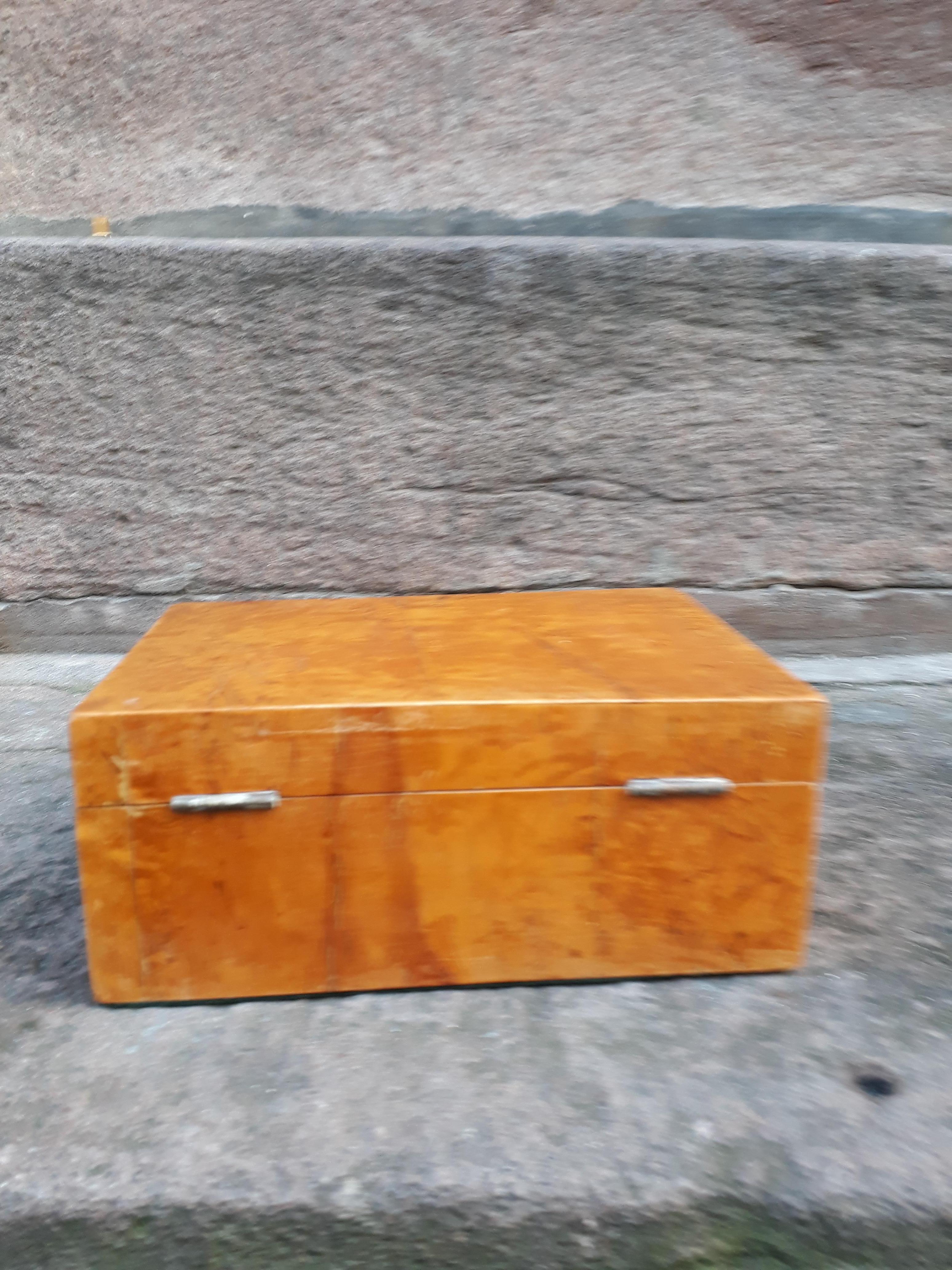 Swedish 19th Century Birchwood Veneer Jewelry Box For Sale 8