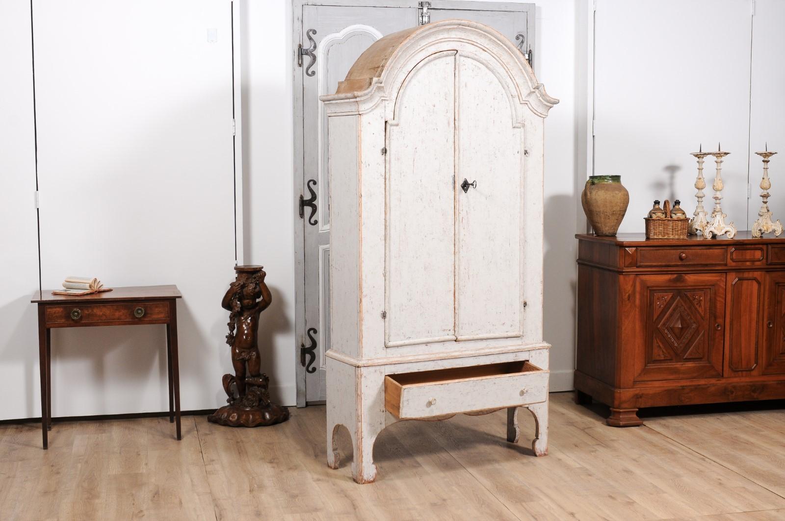 Swedish 19th Century Cabinet with Bonnet Top and Off White Painted Finish For Sale 3