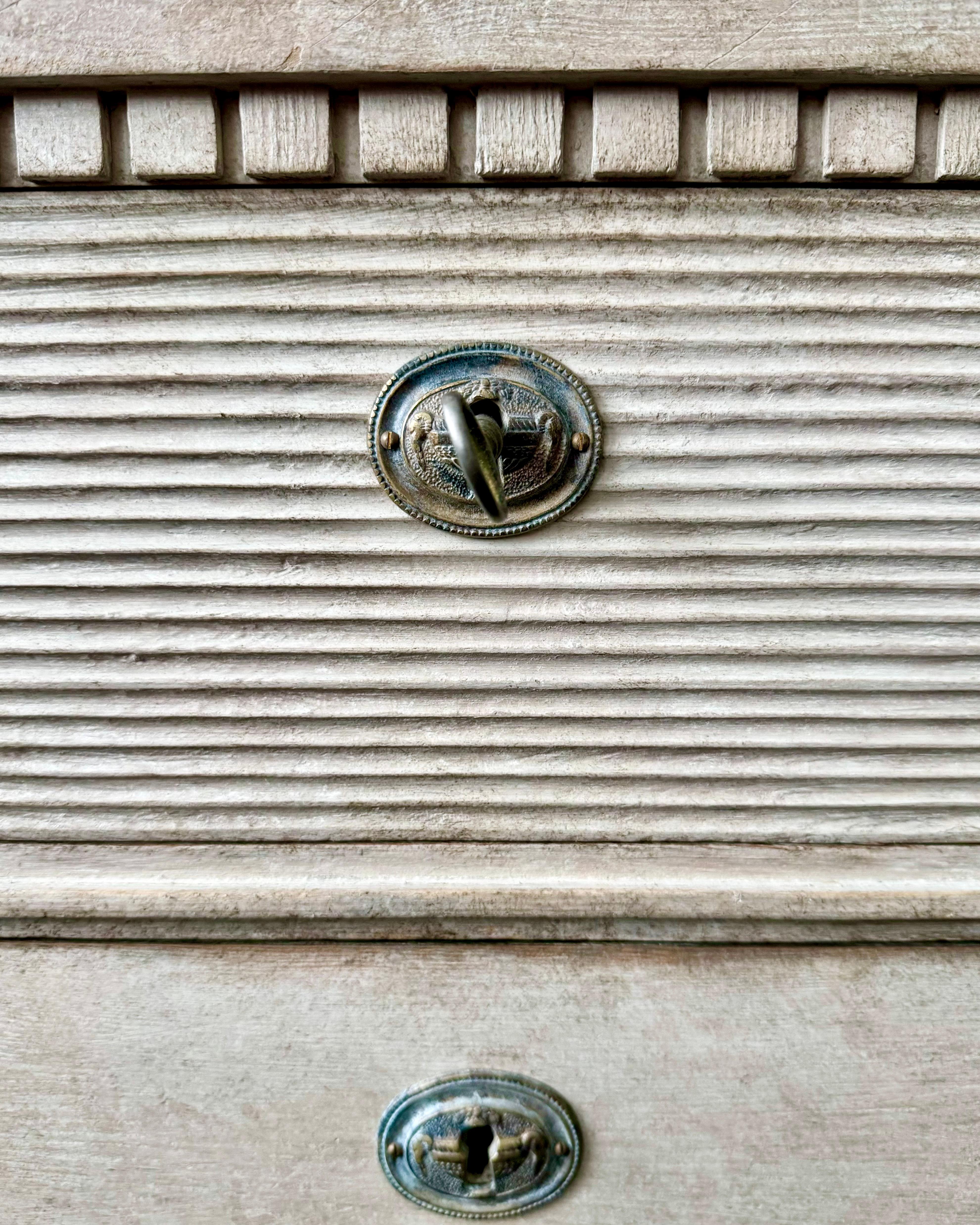 Swedish 19th Century Chest of Drawer With Reeded Drawer Front 3