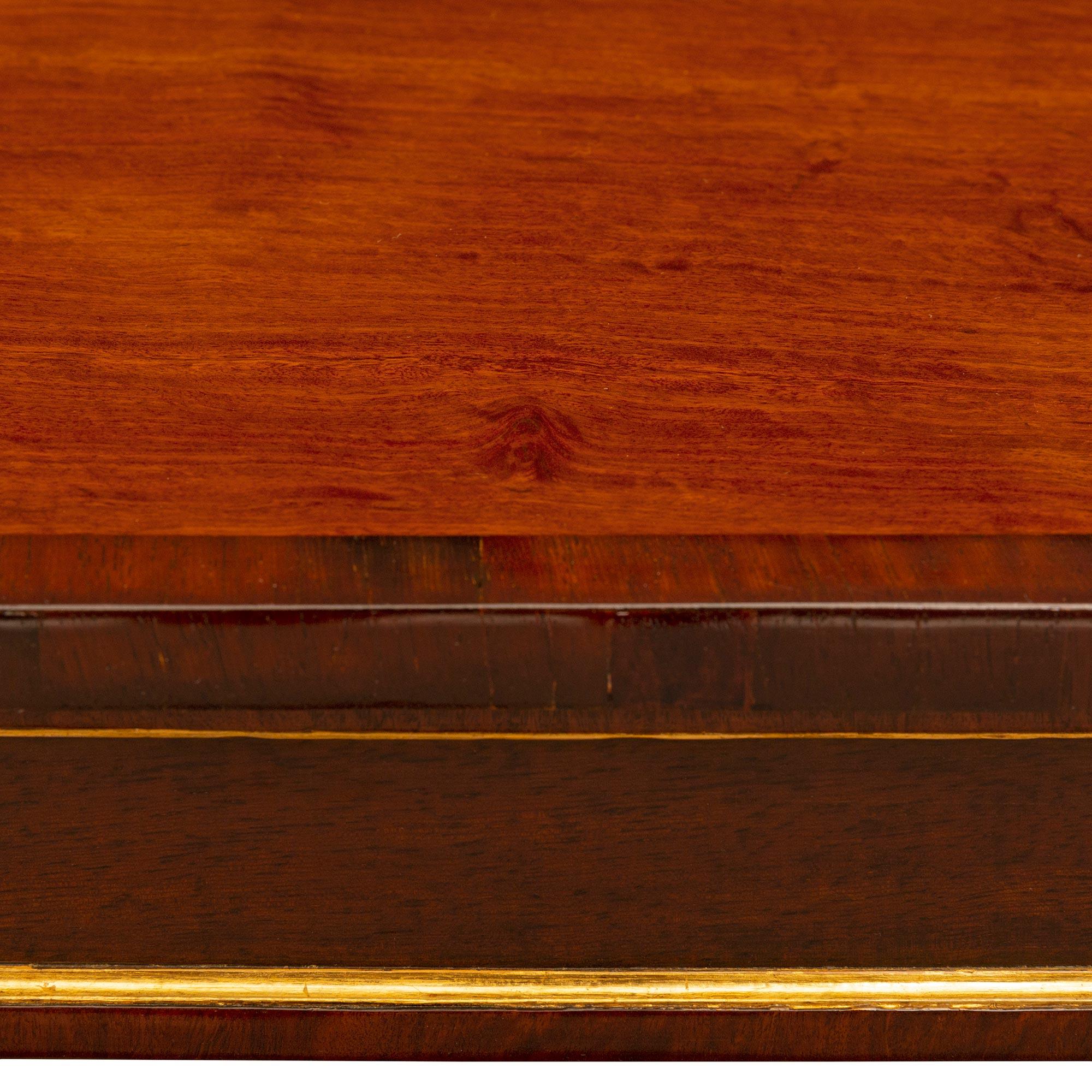 Table centrale suédoise de style Empire du XIXe siècle en acajou, polychrome et bois doré en vente 1