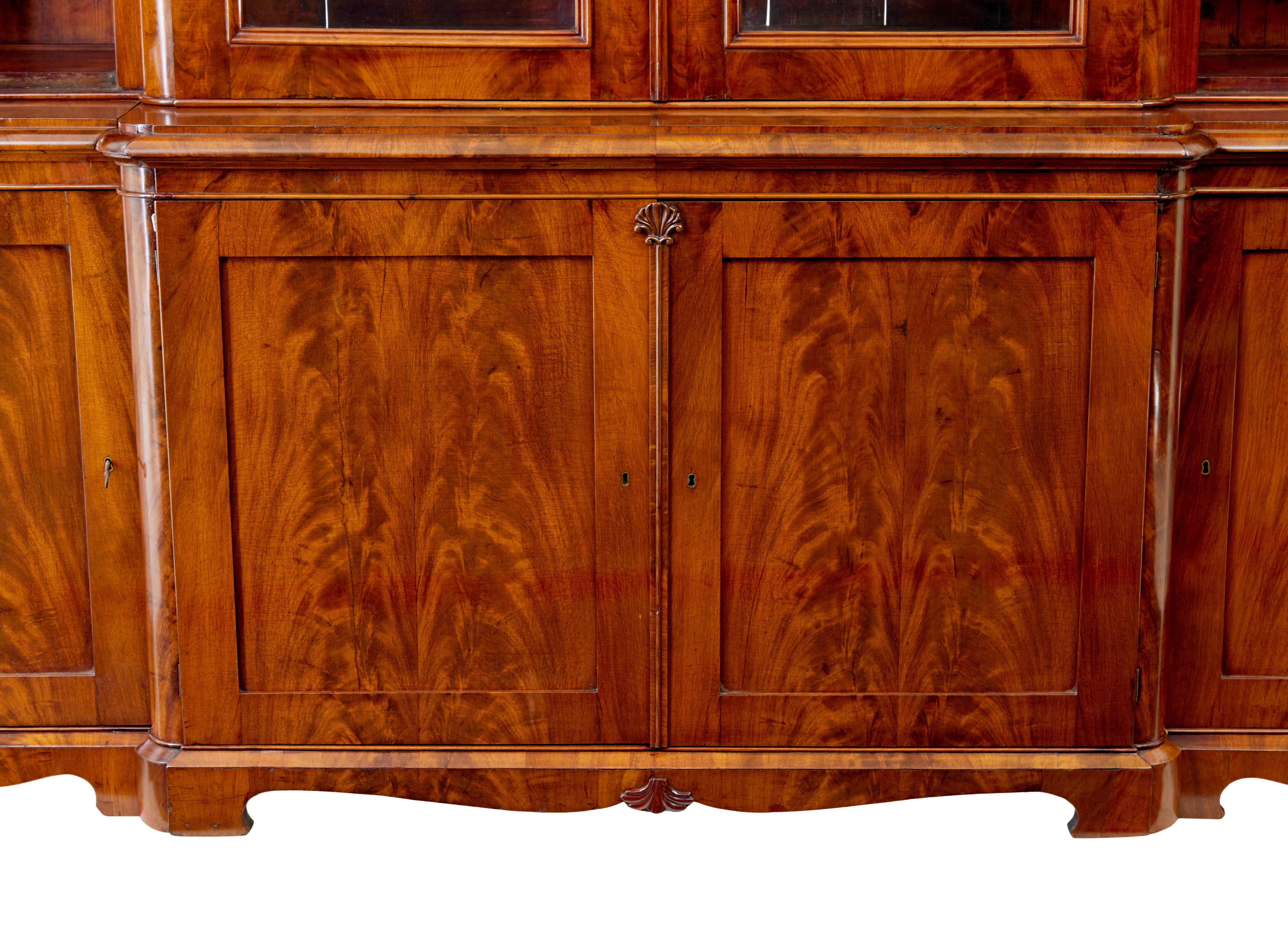 Swedish 19th century flame mahogany breakfront bookcase In Good Condition For Sale In Debenham, Suffolk