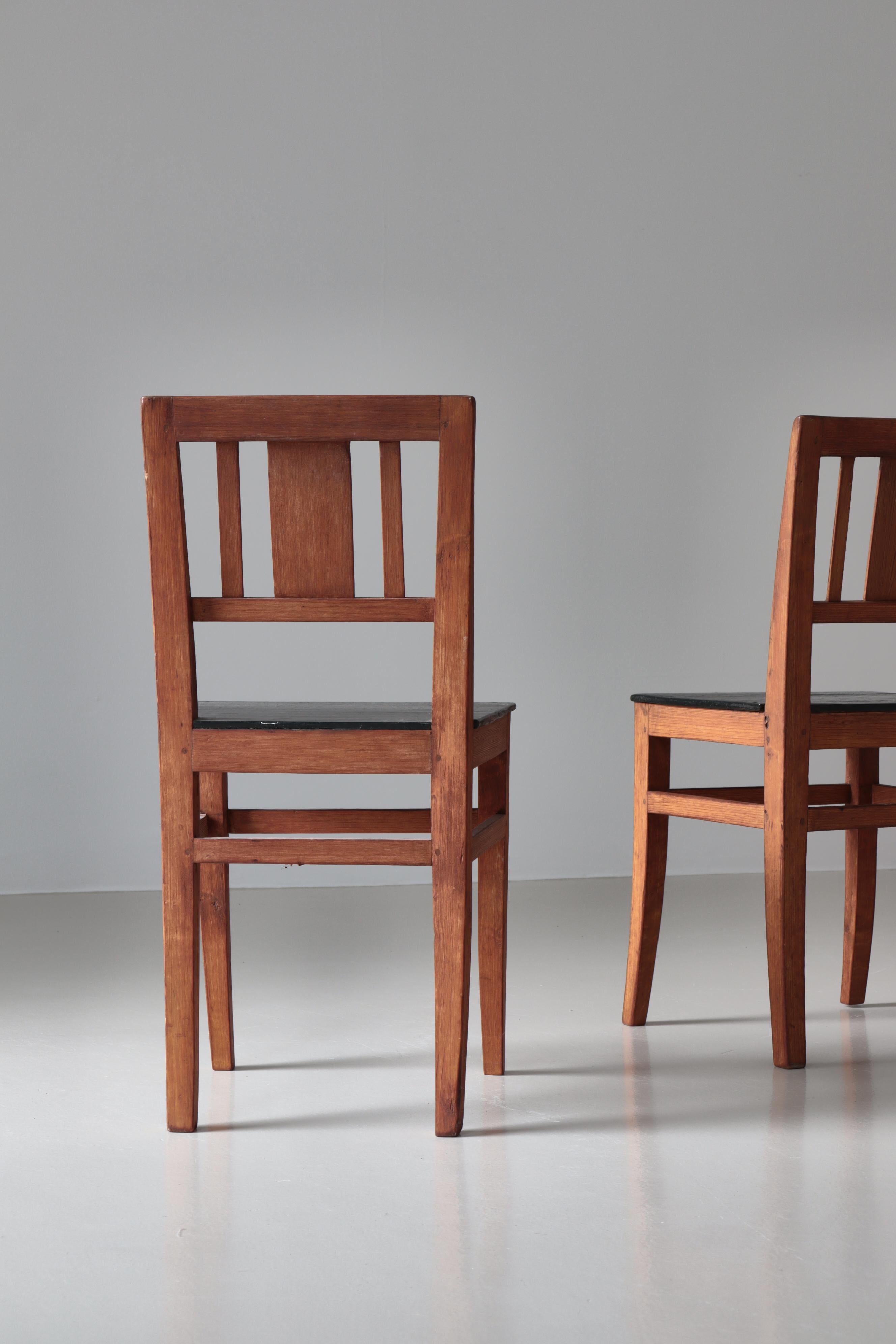 Chaises d'appoint suédoises d'art populaire du XIXe siècle en pin patiné en vente 4