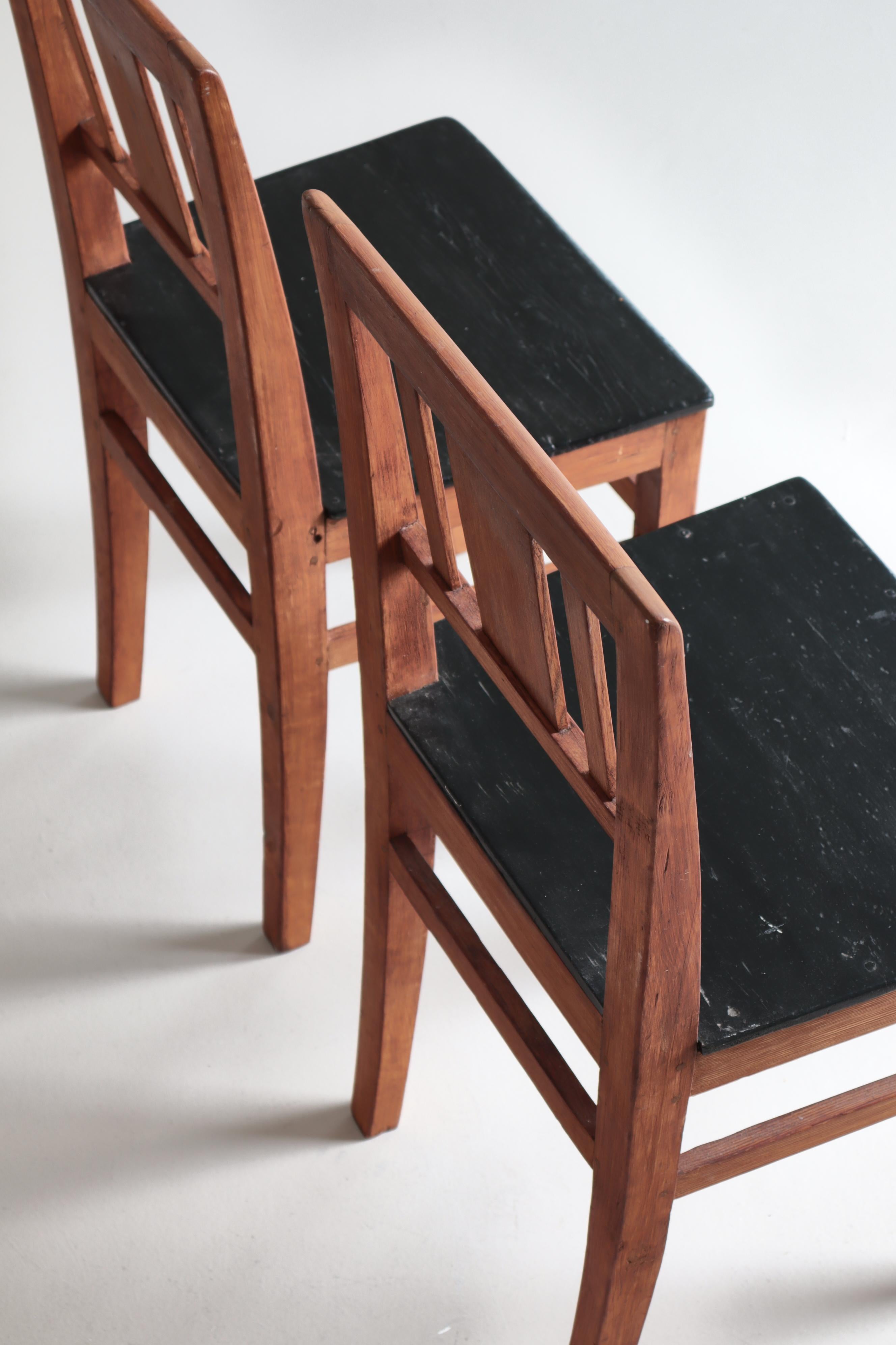 Chaises d'appoint suédoises d'art populaire du XIXe siècle en pin patiné en vente 5