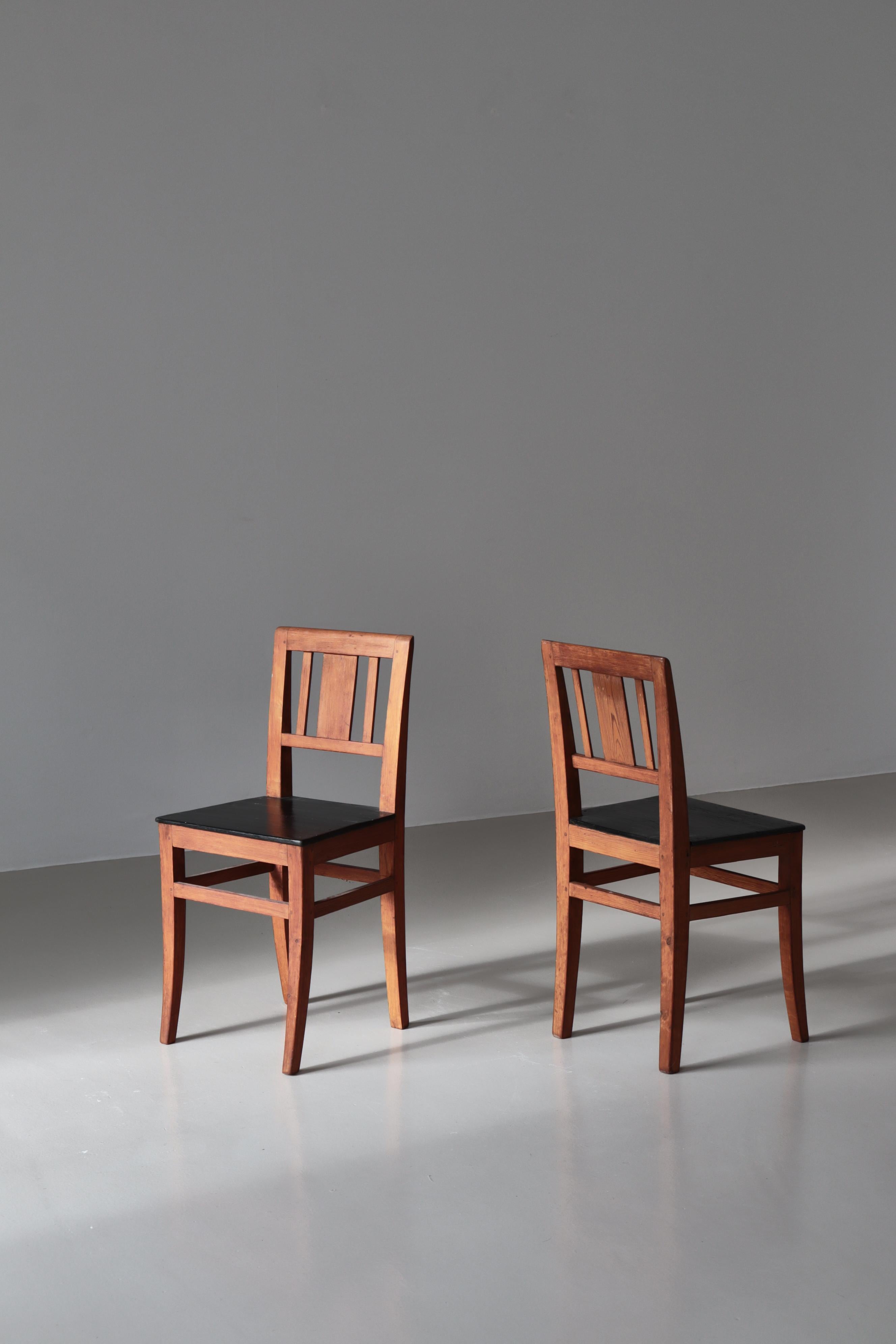 Chaises d'appoint suédoises d'art populaire du XIXe siècle en pin patiné en vente 6