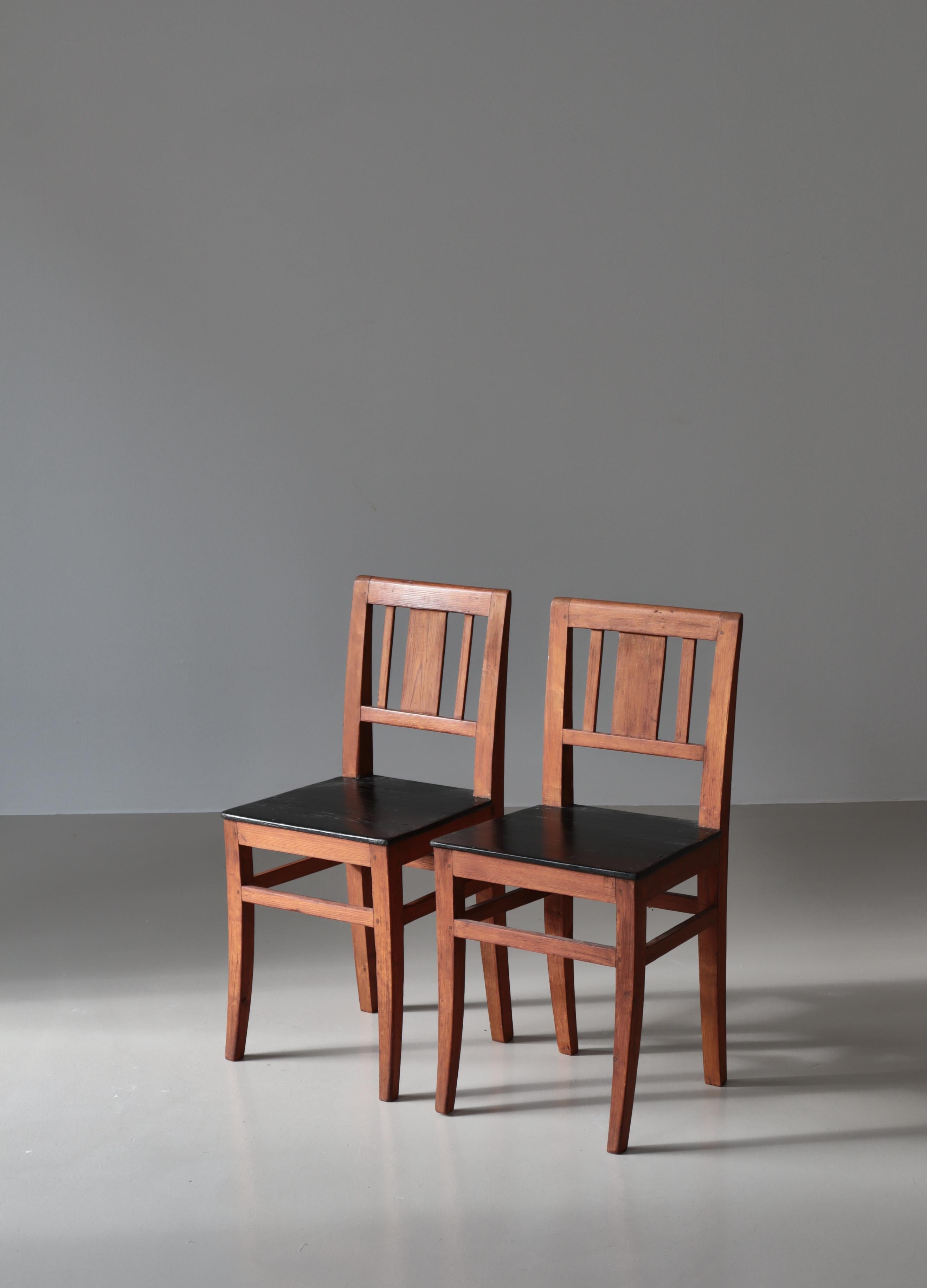 Artisanat Chaises d'appoint suédoises d'art populaire du XIXe siècle en pin patiné en vente