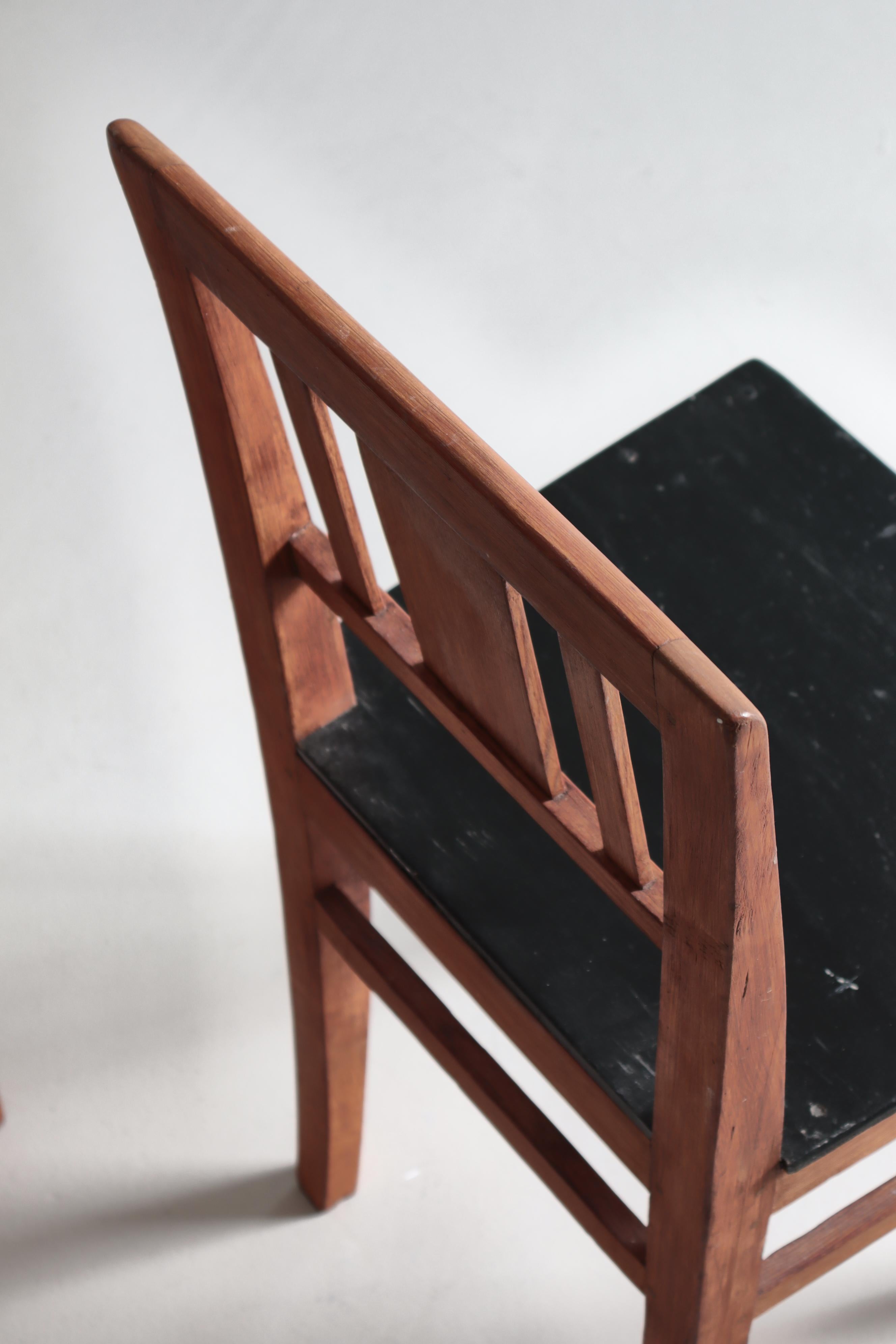 Chaises d'appoint suédoises d'art populaire du XIXe siècle en pin patiné en vente 2