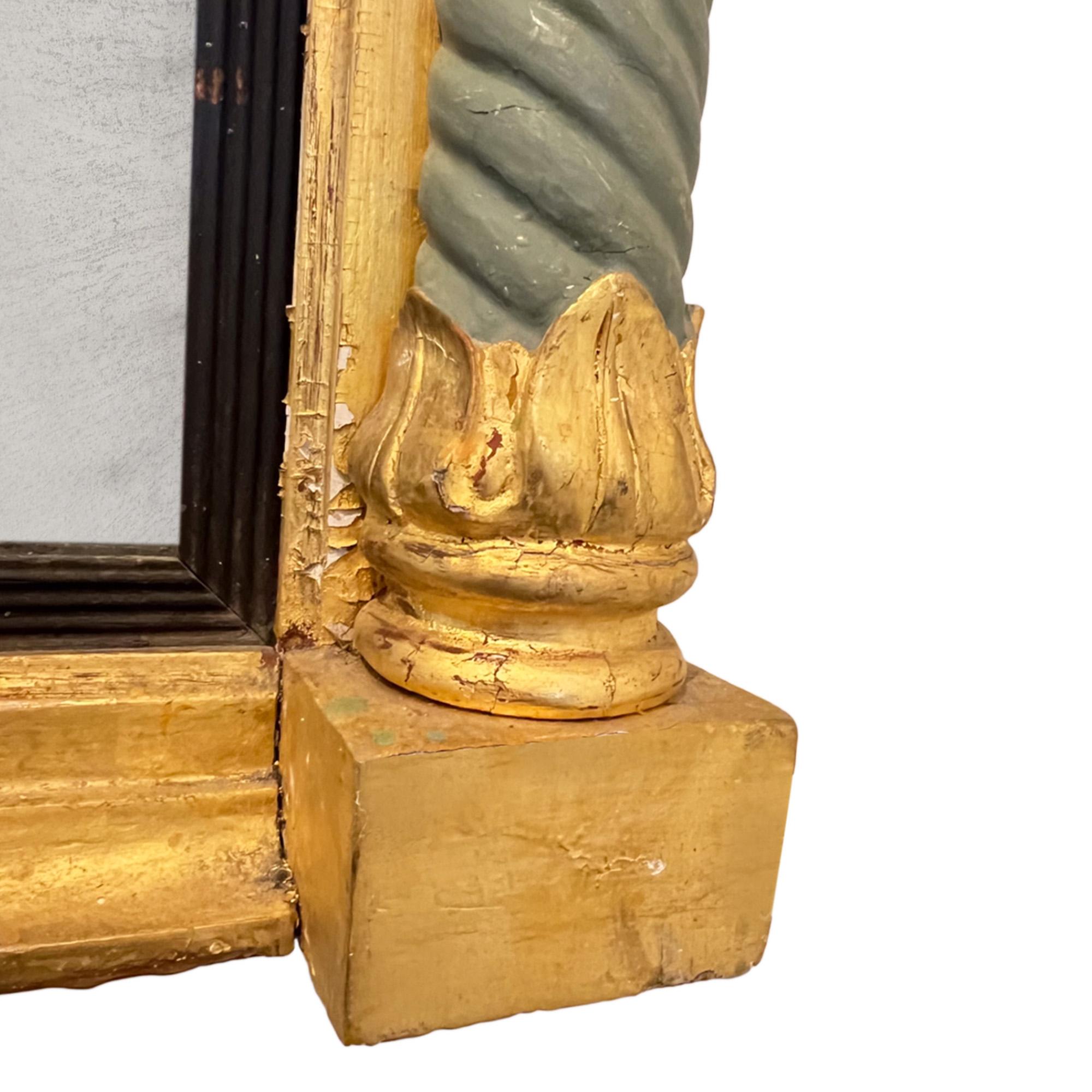 Néoclassique Miroir suédois du 19ème siècle en bois doré avec peinture verte rafraîchissante en vente