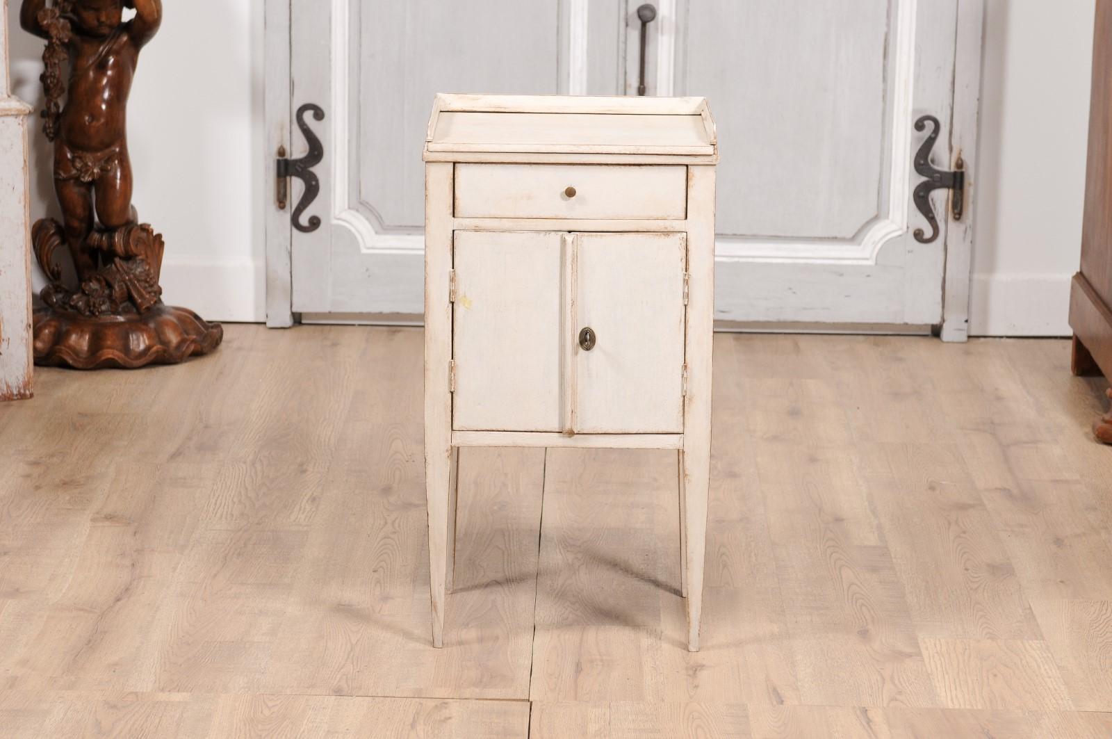 Swedish 19th Century Gray Cream Painted Nightstand with Drawer and Double Doors For Sale 7