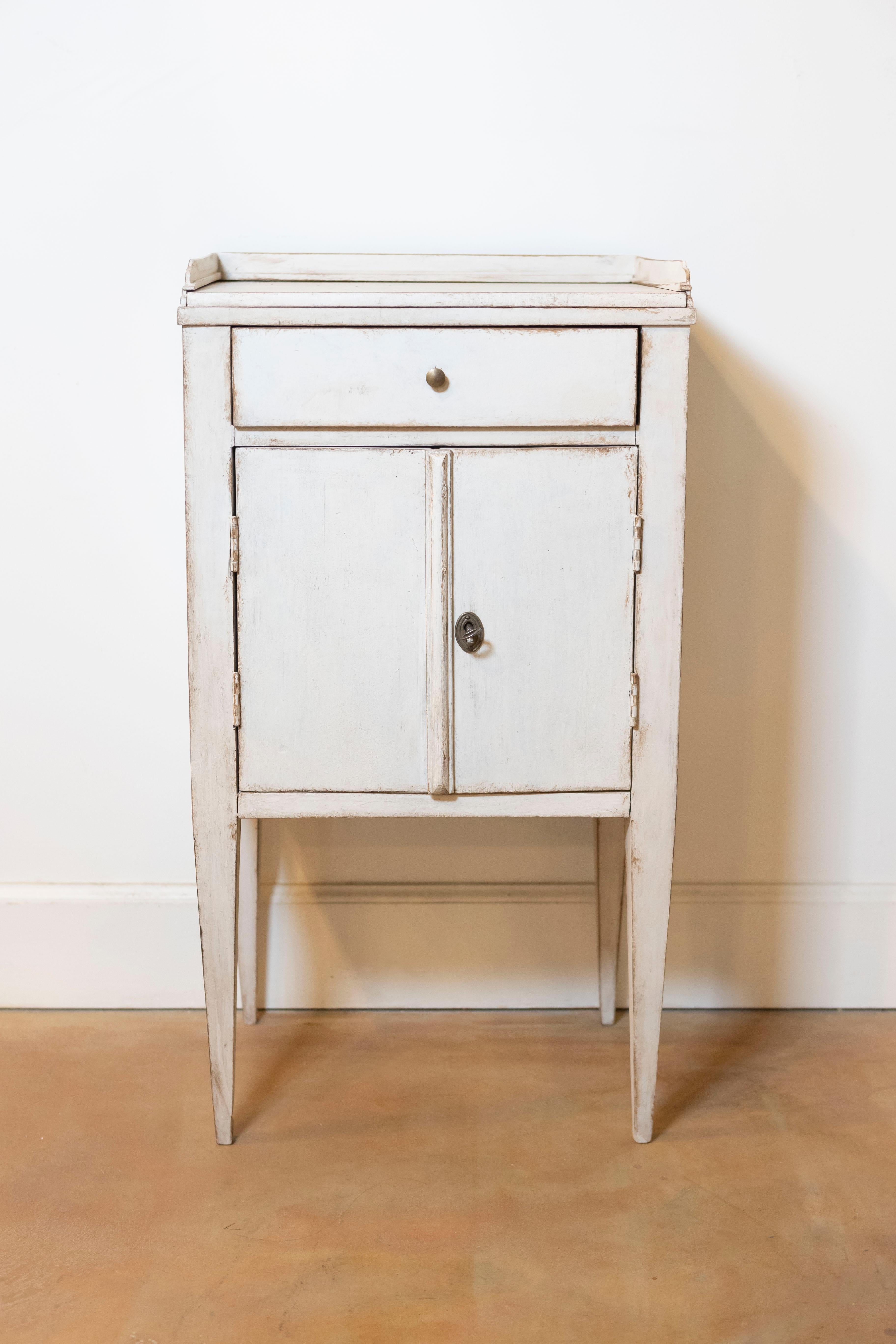 Carved Swedish 19th Century Gray Cream Painted Nightstand with Drawer and Double Doors For Sale