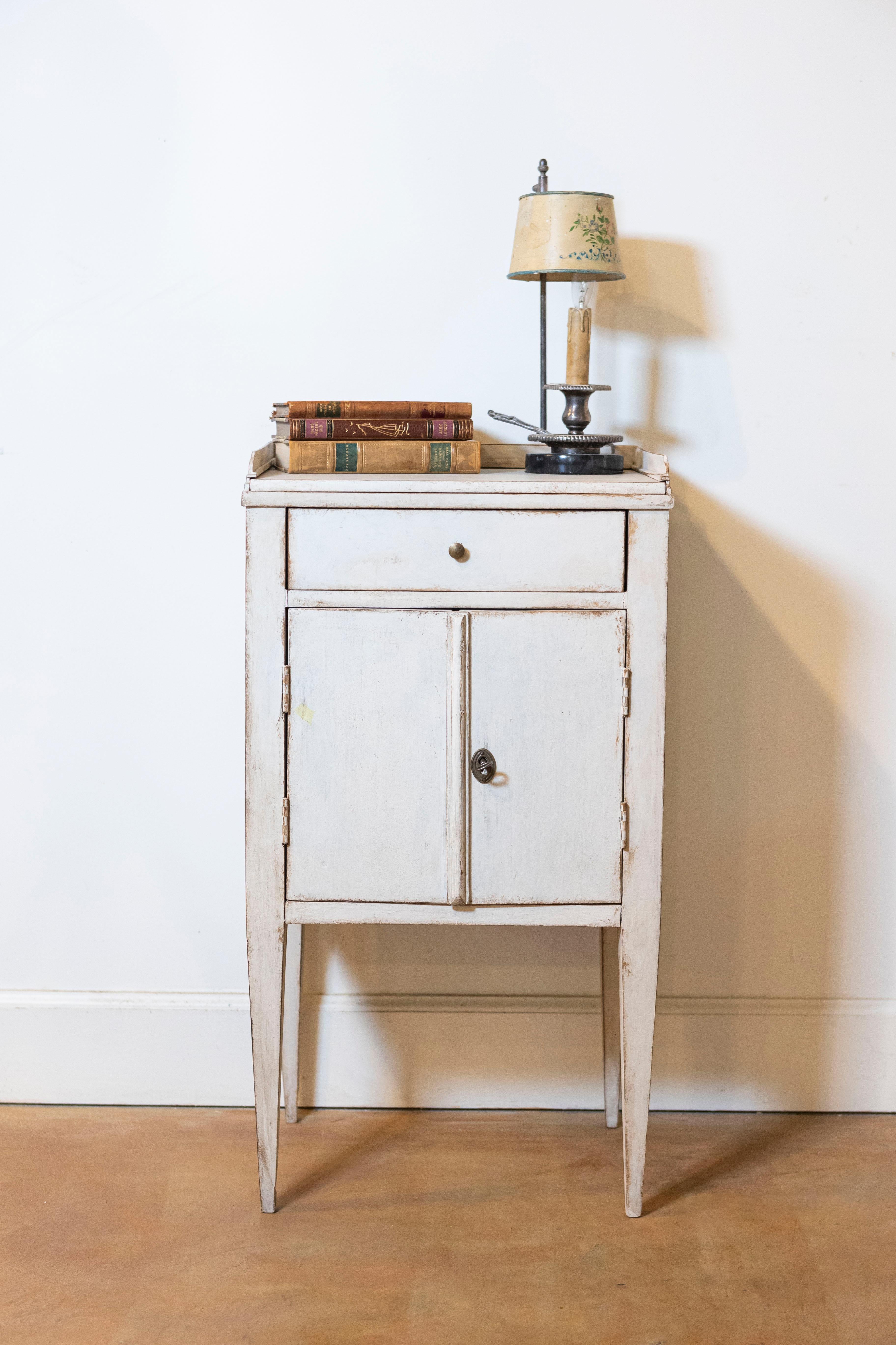 Swedish 19th Century Gray Cream Painted Nightstand with Drawer and Double Doors For Sale 2