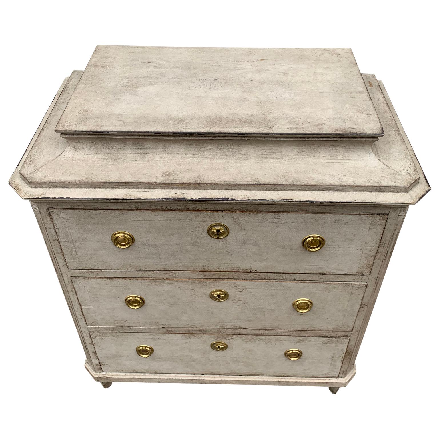 19th Century Gray-Painted Gustavian Style Chest of Drawers, Sweden In Good Condition In Haddonfield, NJ